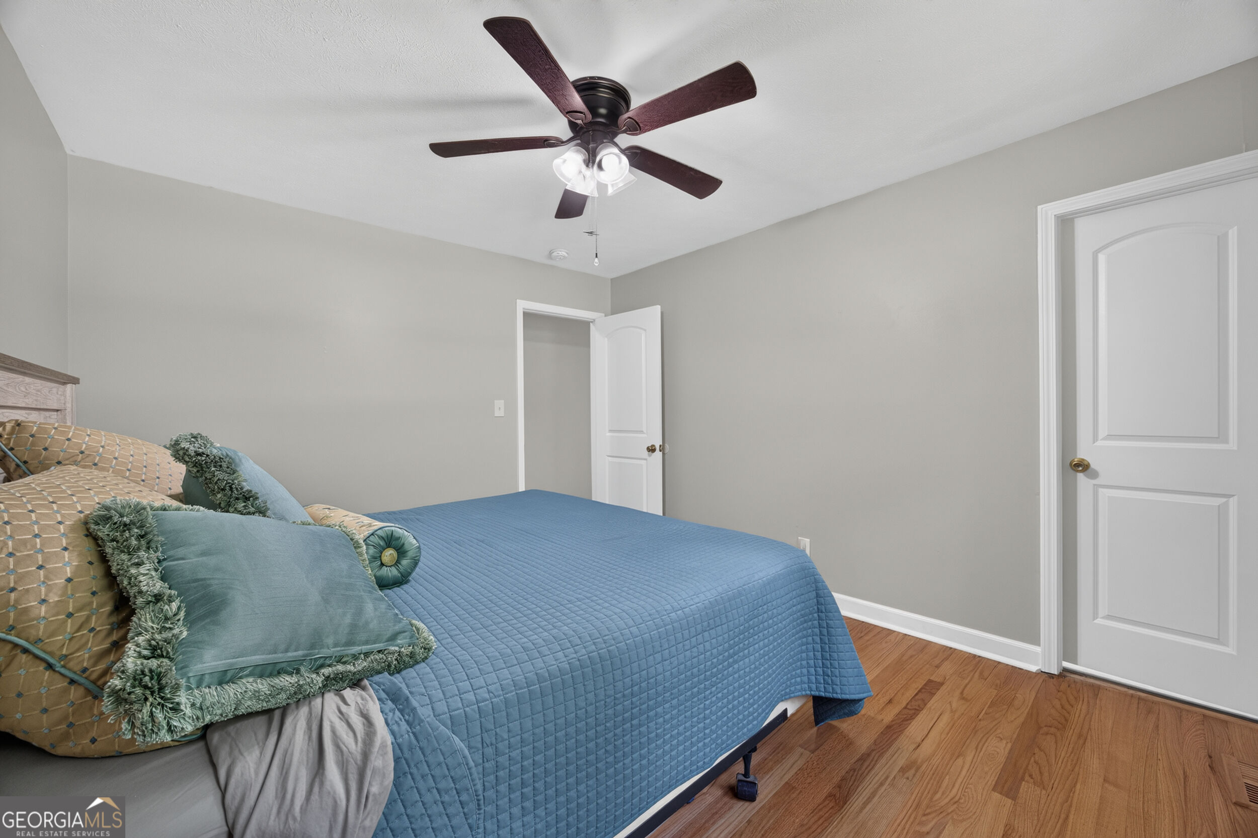 104 E Oak Street Property Photo 34