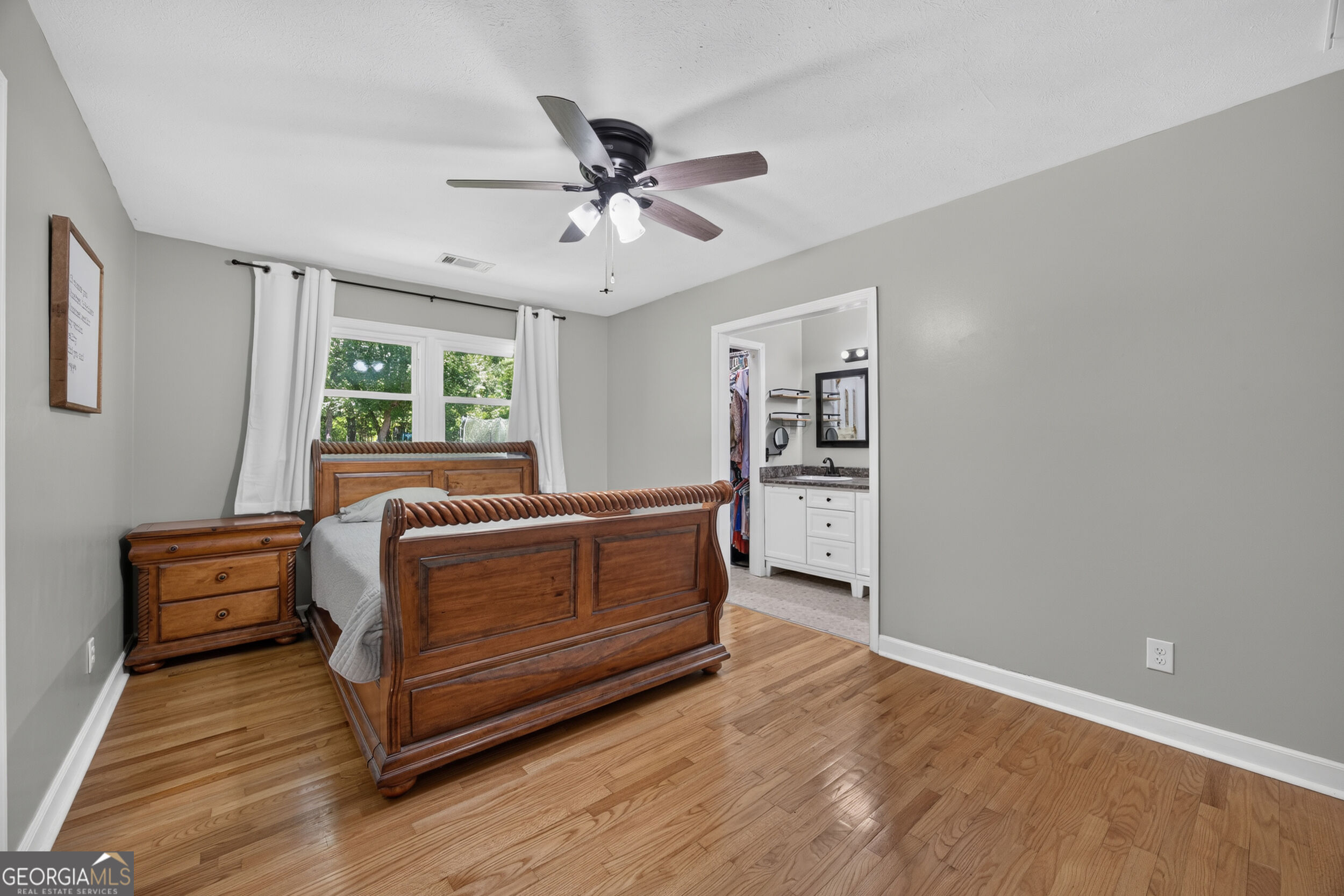 104 E Oak Street Property Photo 35