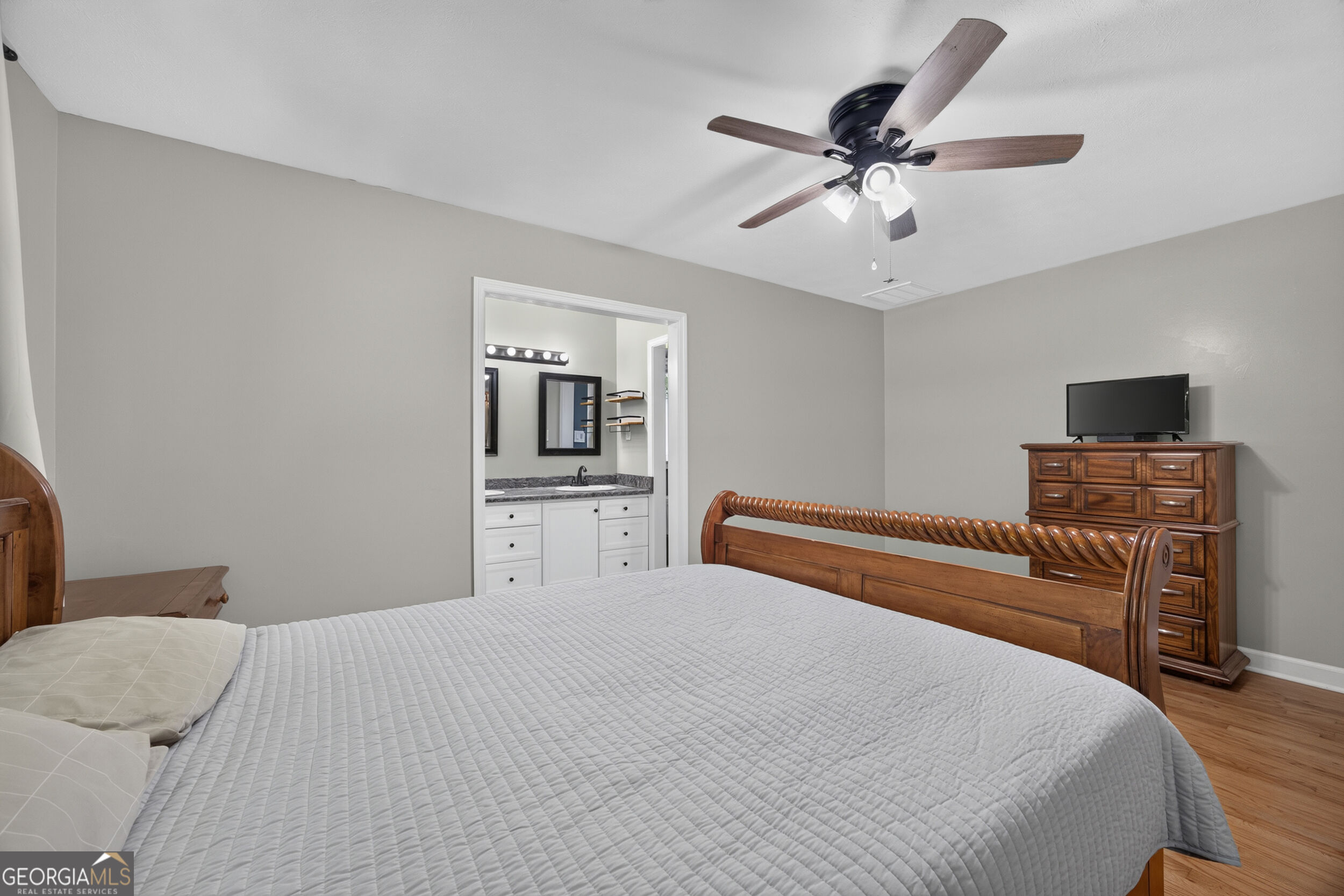 104 E Oak Street Property Photo 36