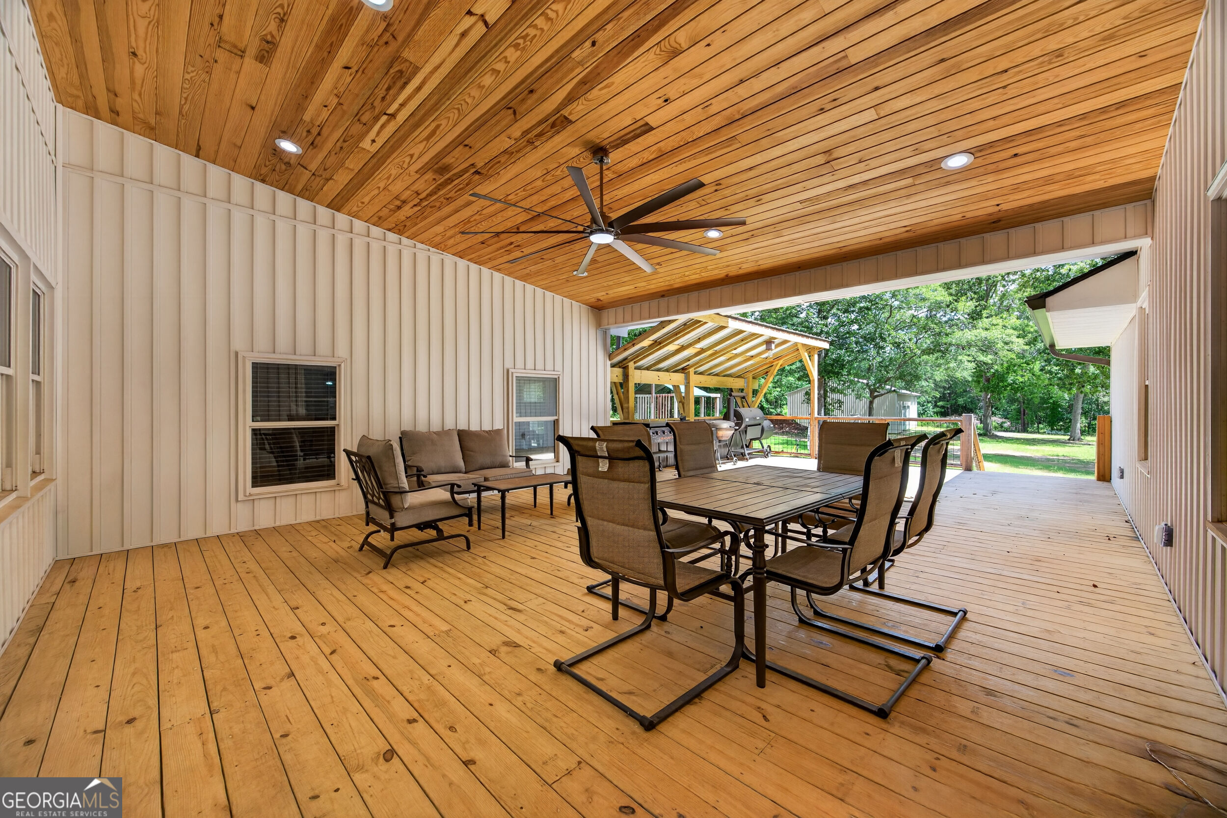 104 E Oak Street Property Photo 38