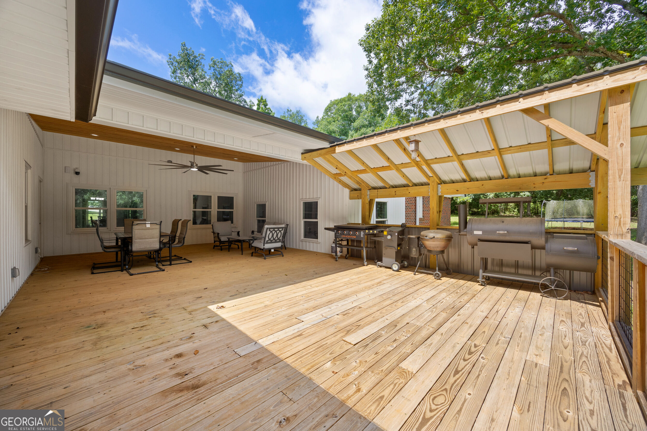 104 E Oak Street Property Photo 39