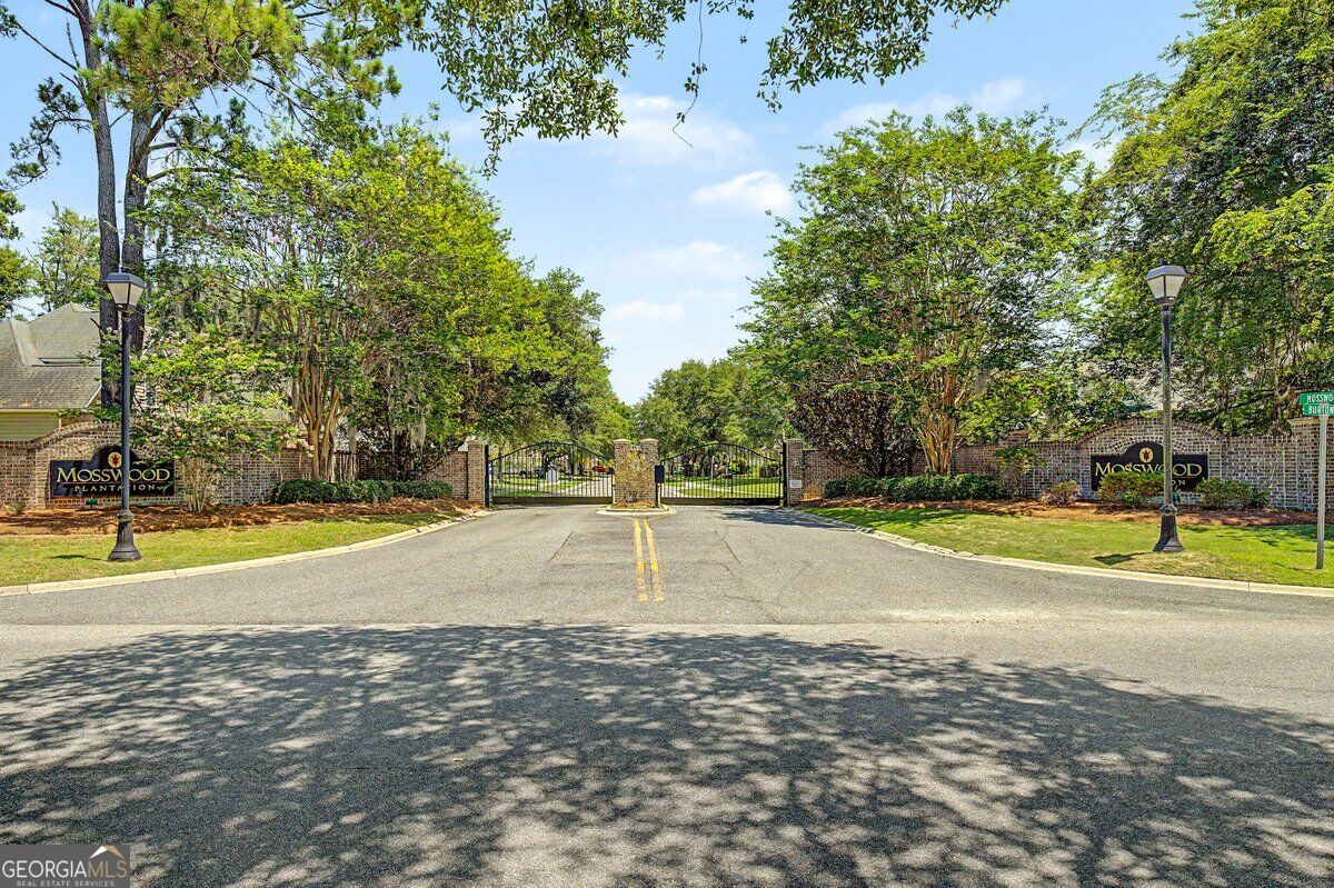 200 Sawgrass Drive Property Photo 2