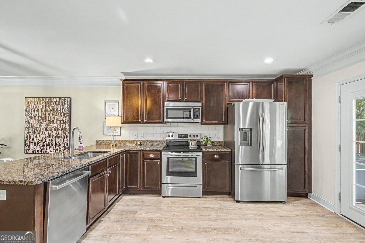 200 Sawgrass Drive Property Photo 16