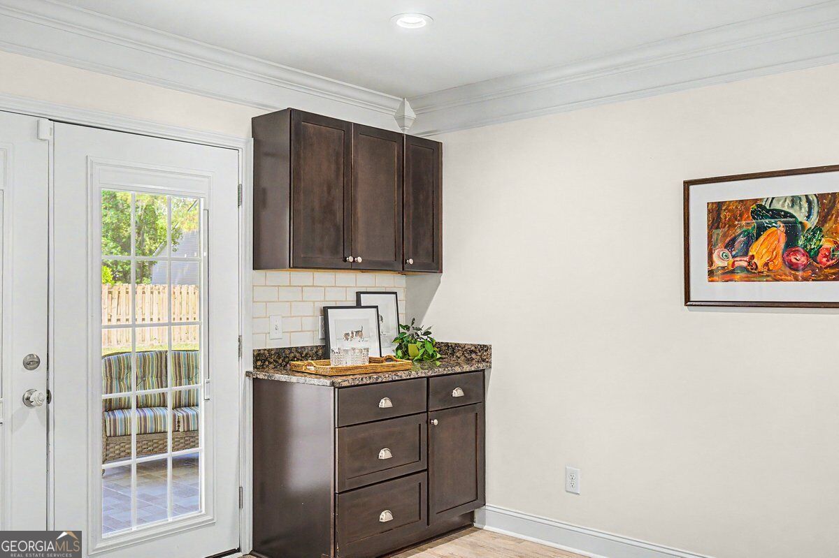 200 Sawgrass Drive Property Photo 17