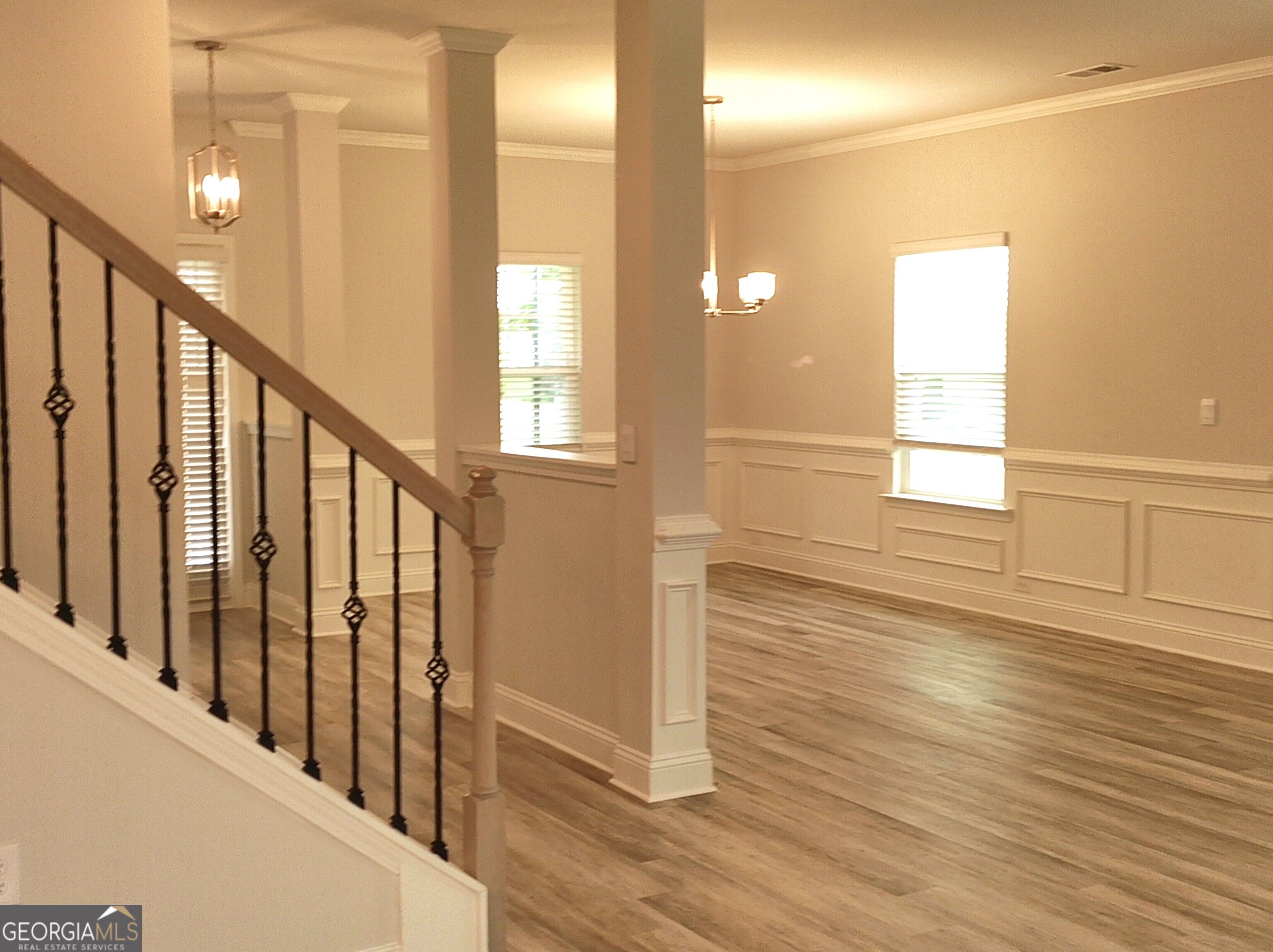1121 Barrington Place Way Property Photo 4