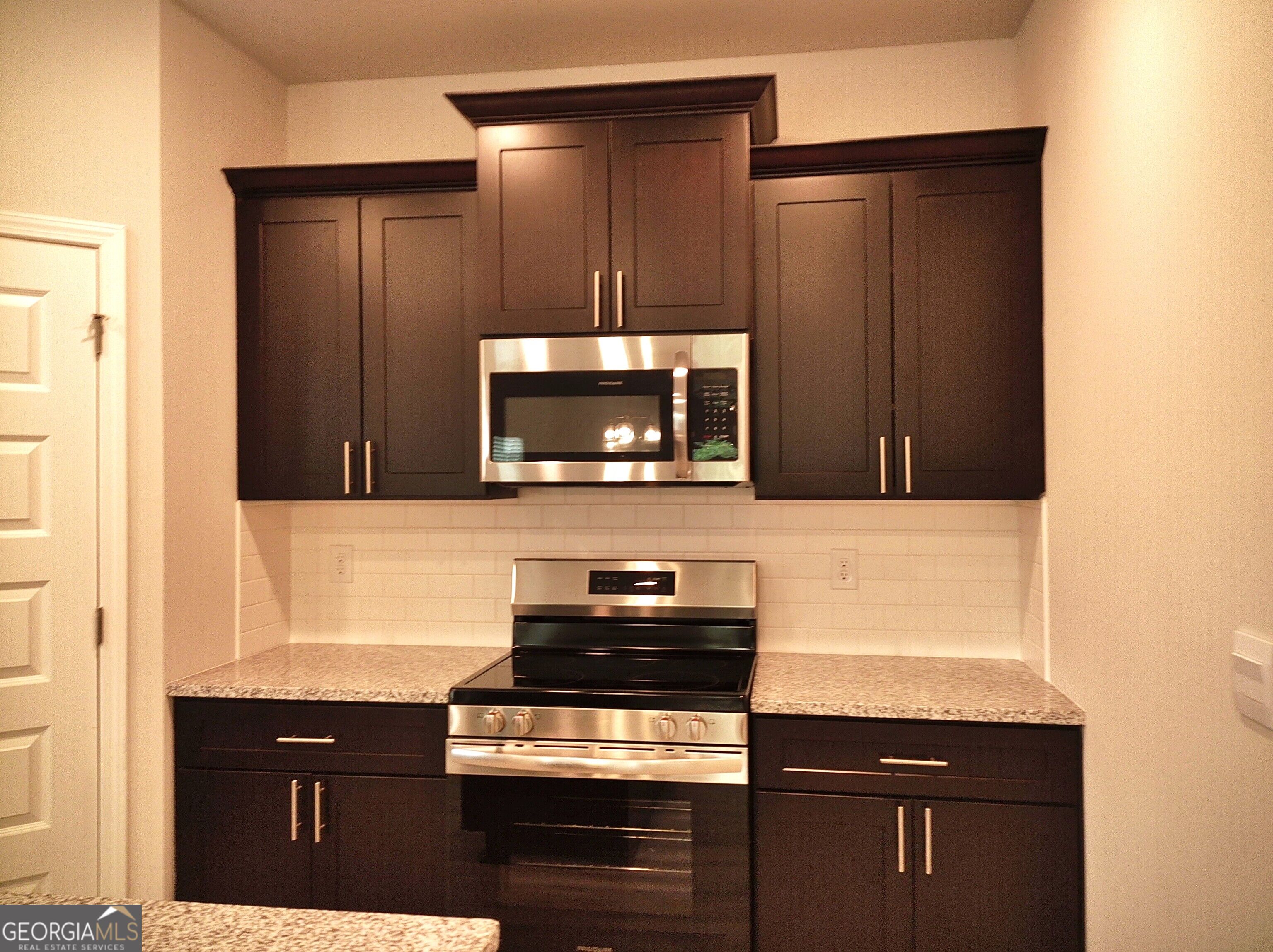 1121 Barrington Place Way Property Photo 6