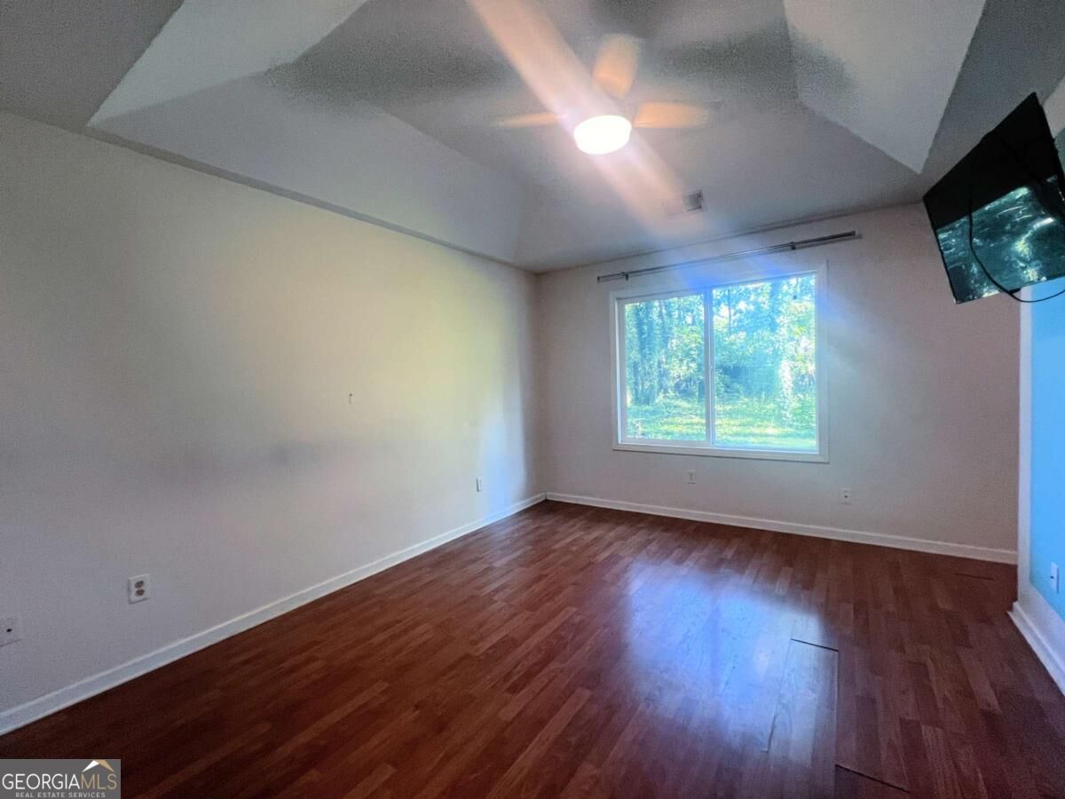 170 Northside Drive Property Photo 8