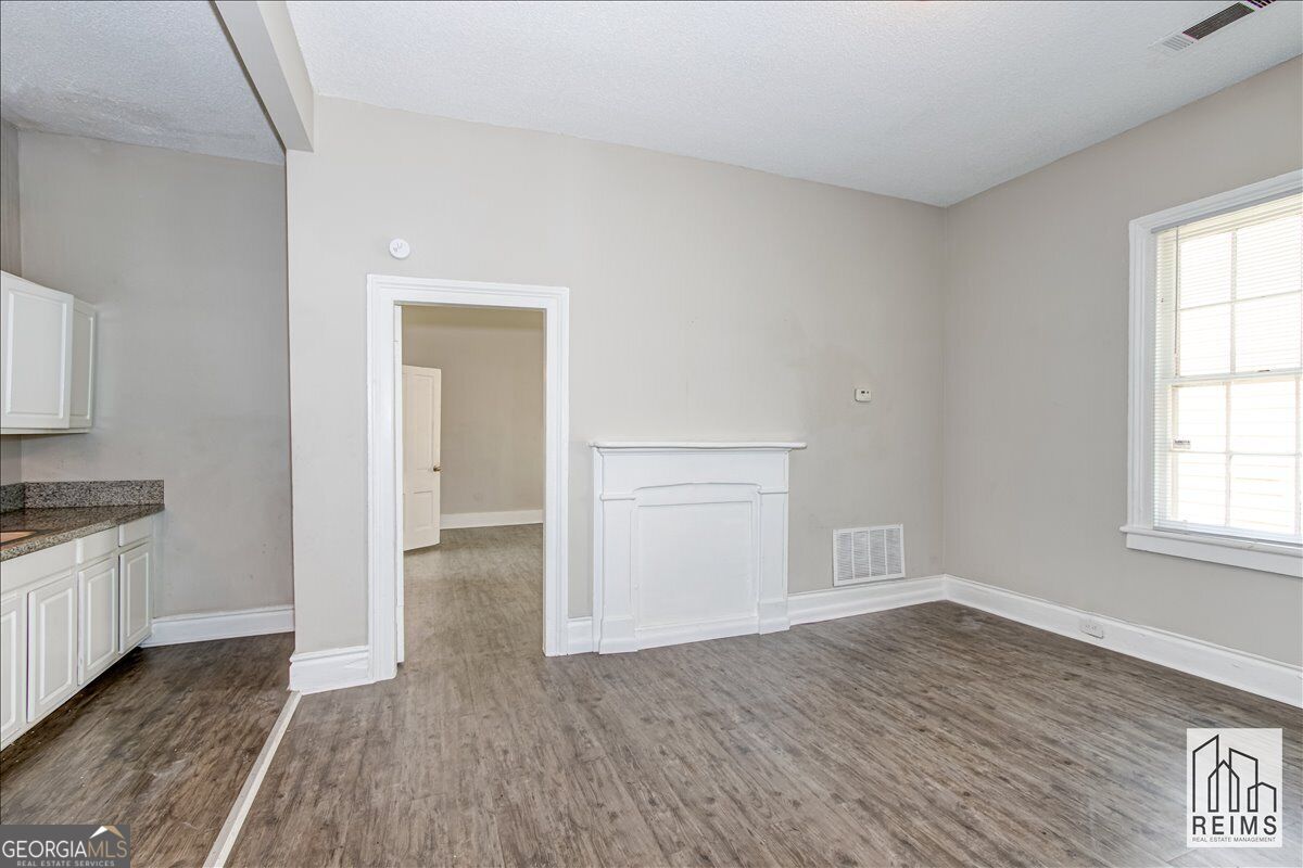 230 Telfair Street # A Property Photo 3