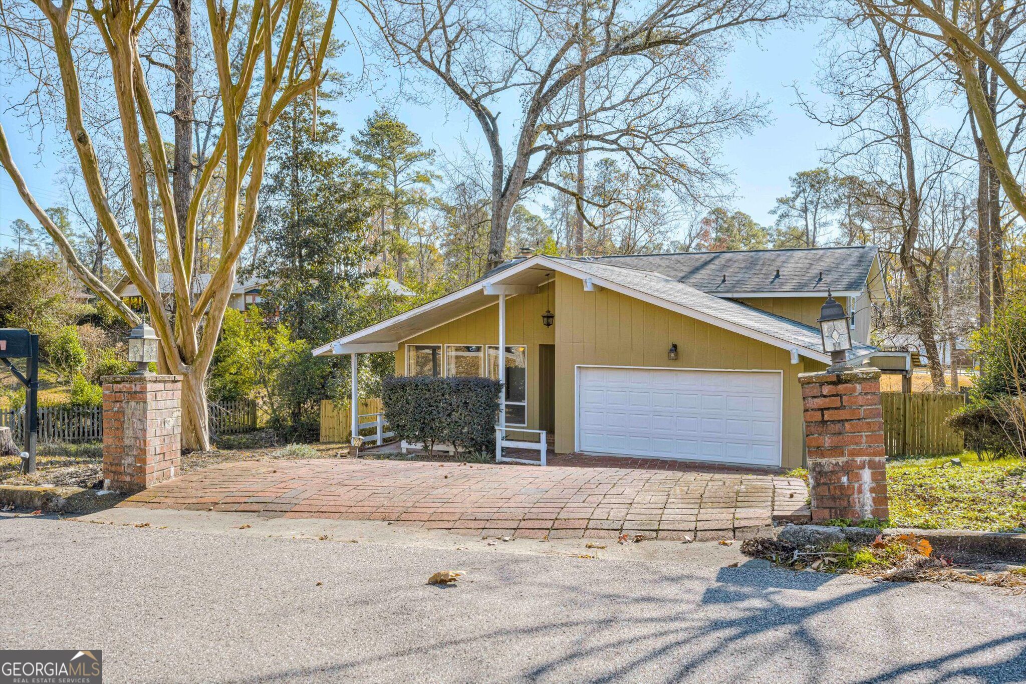715 Hammond Drive Property Photo 2