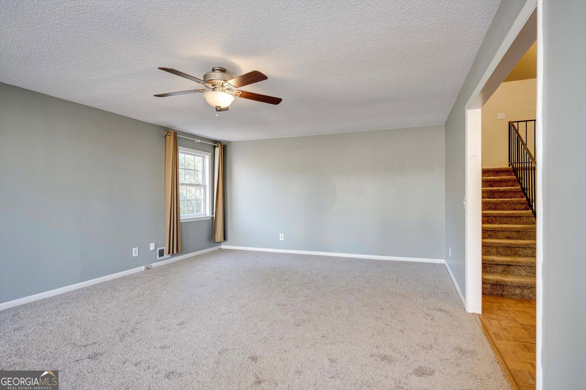 715 Hammond Drive Property Photo 5