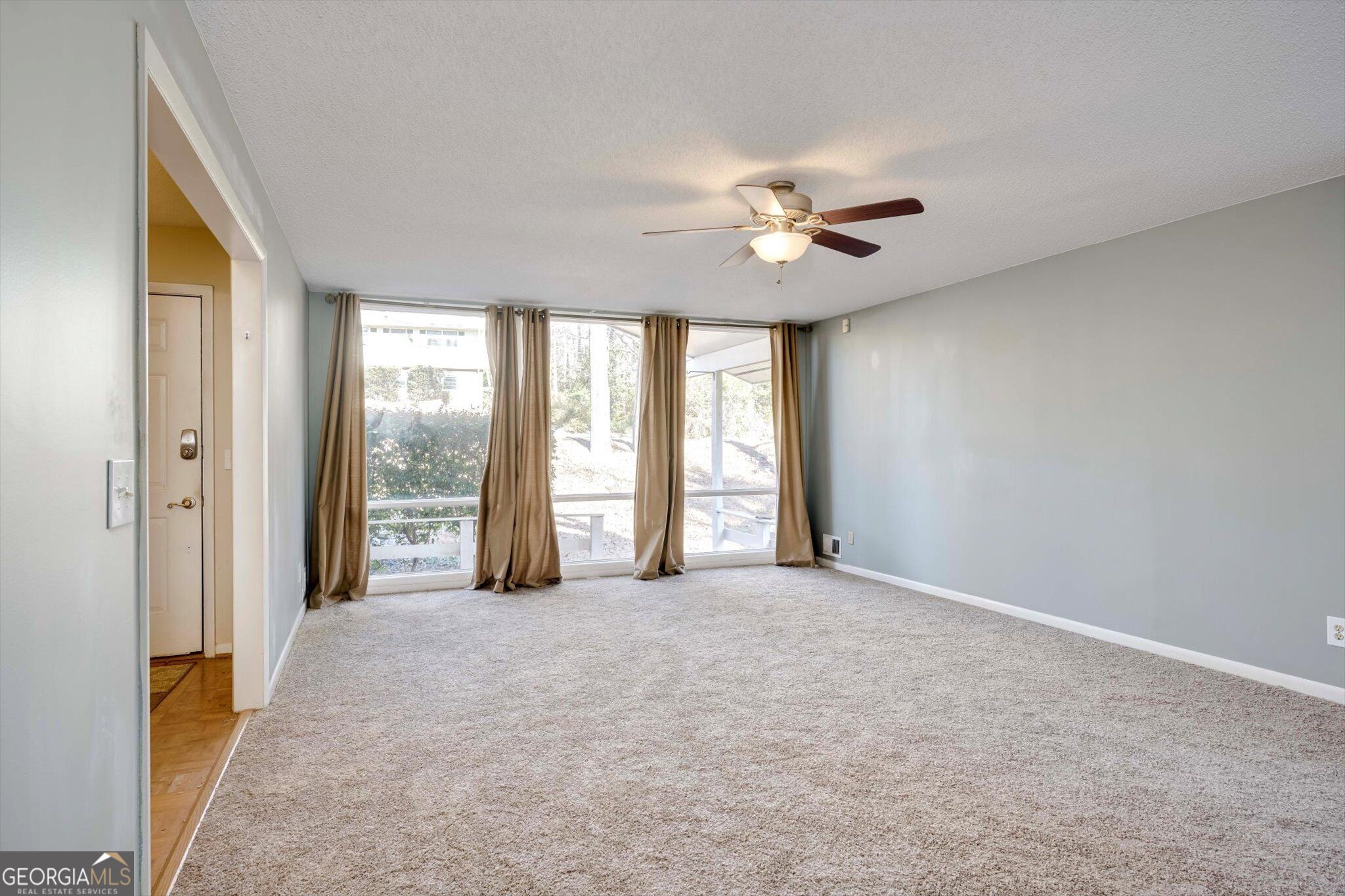 715 Hammond Drive Property Photo 6