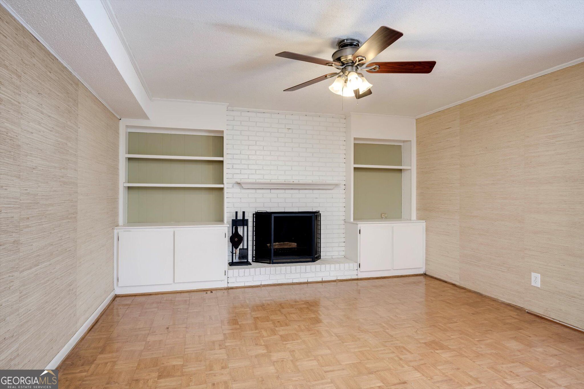 715 Hammond Drive Property Photo 9