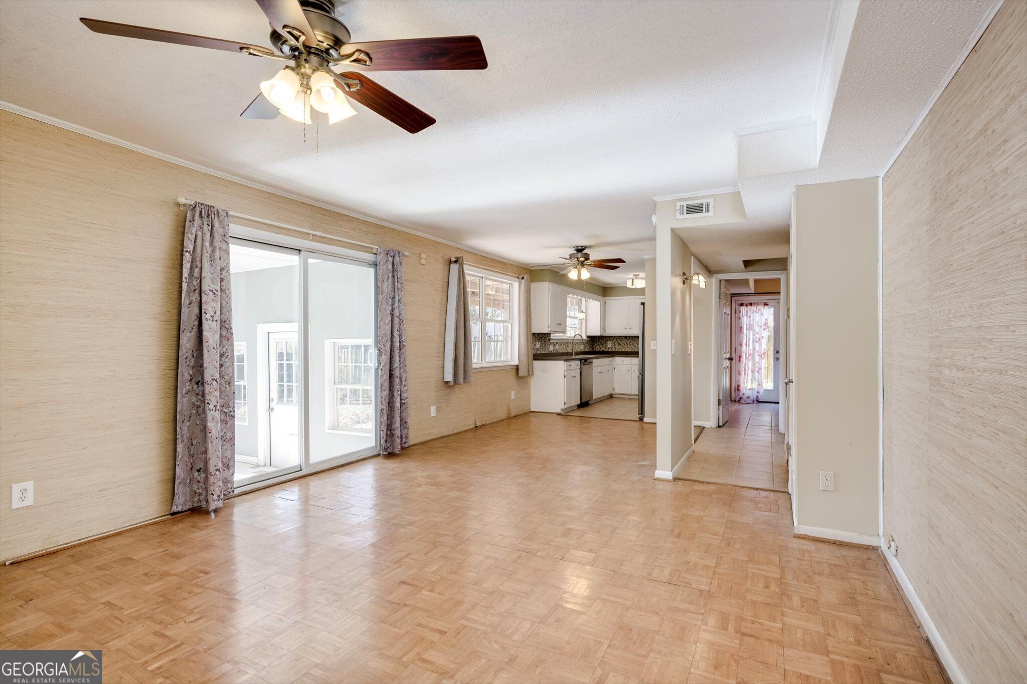 715 Hammond Drive Property Photo 10