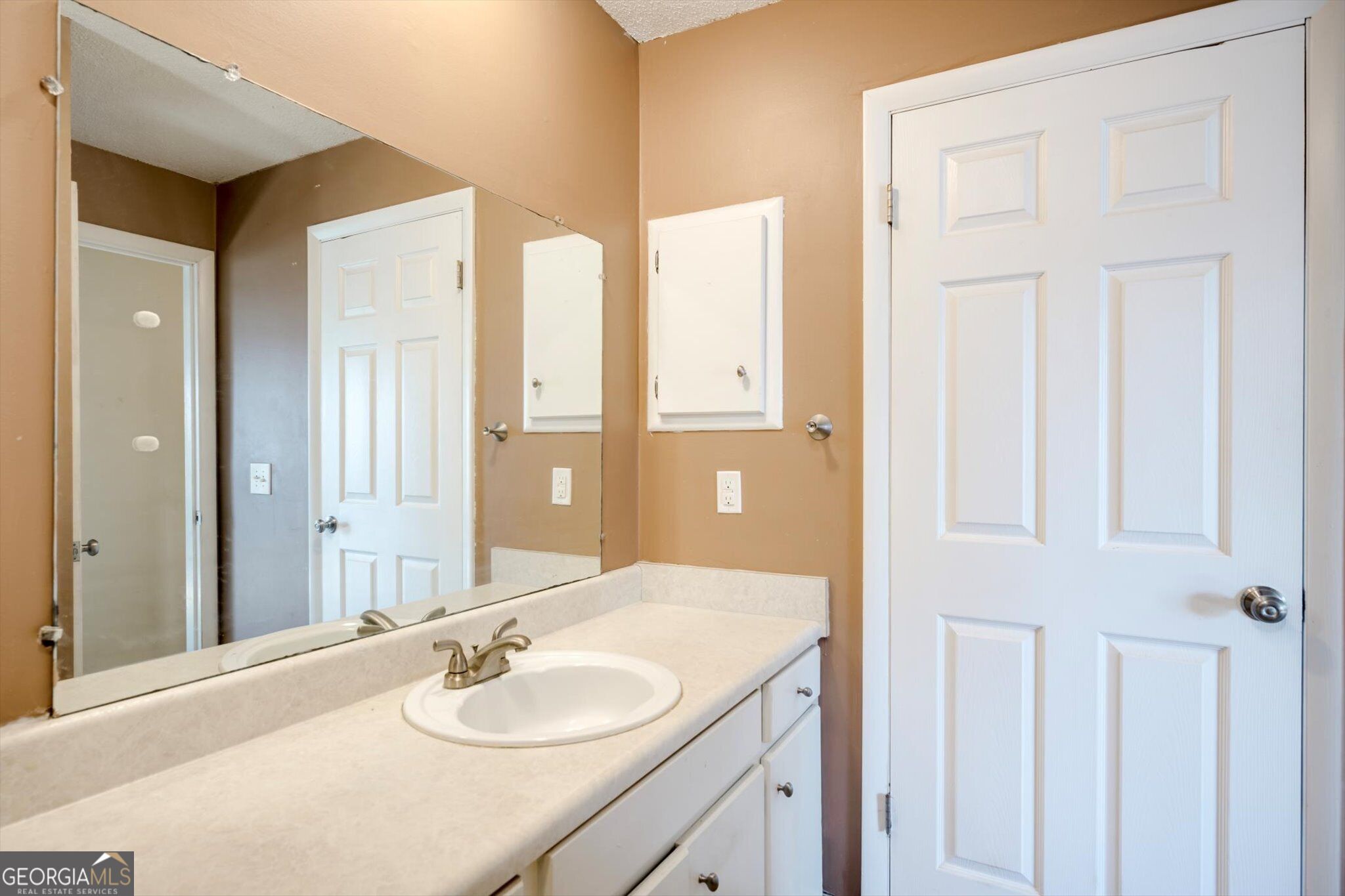 715 Hammond Drive Property Photo 31