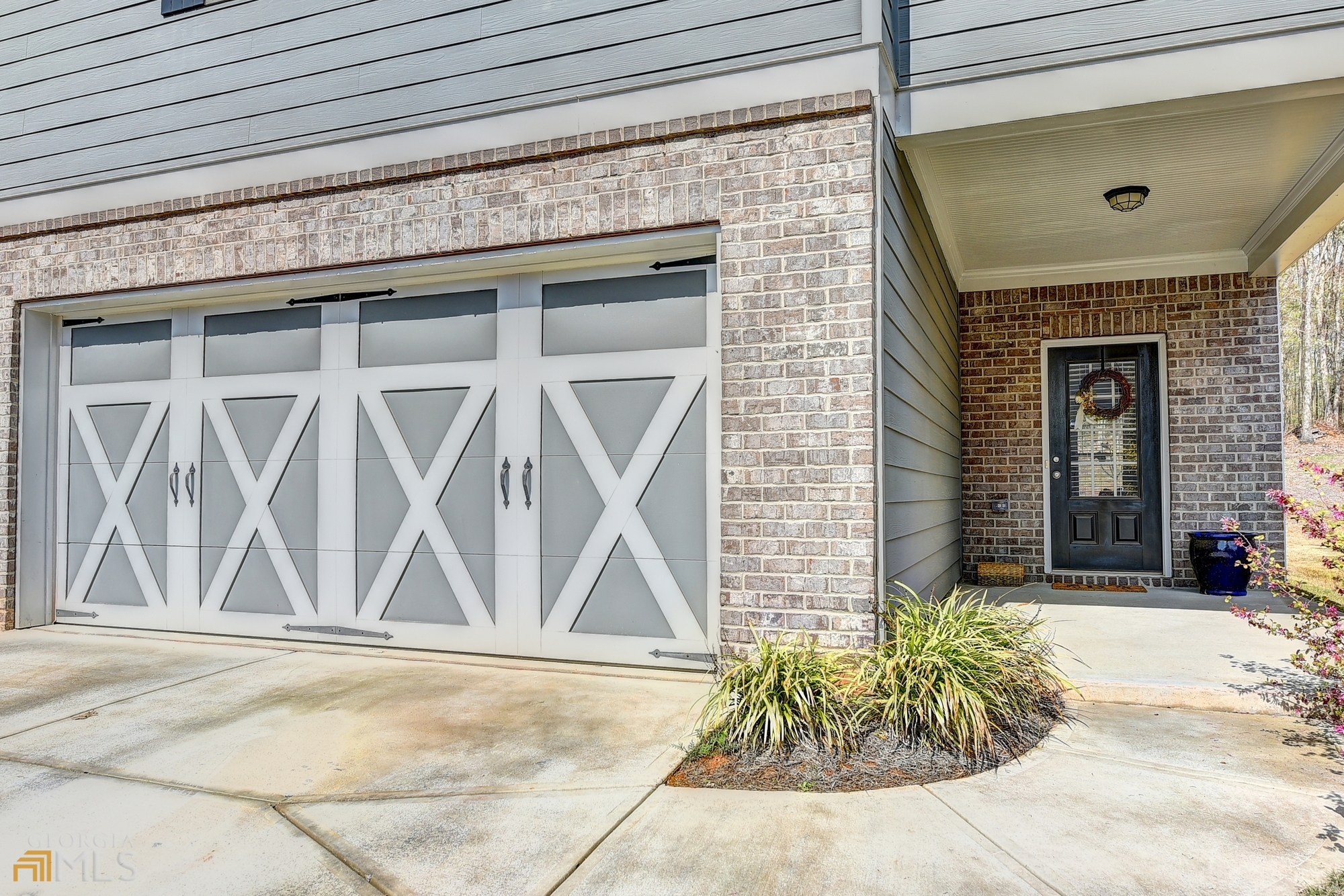 2245 Black Pebble Circle Property Photo 5