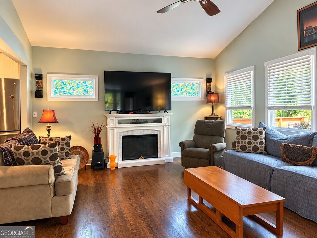 1502 Eastland Road Se Property Photo 6