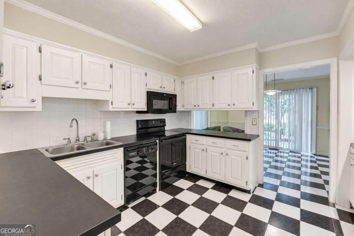 27 Willowick Drive Property Photo 11