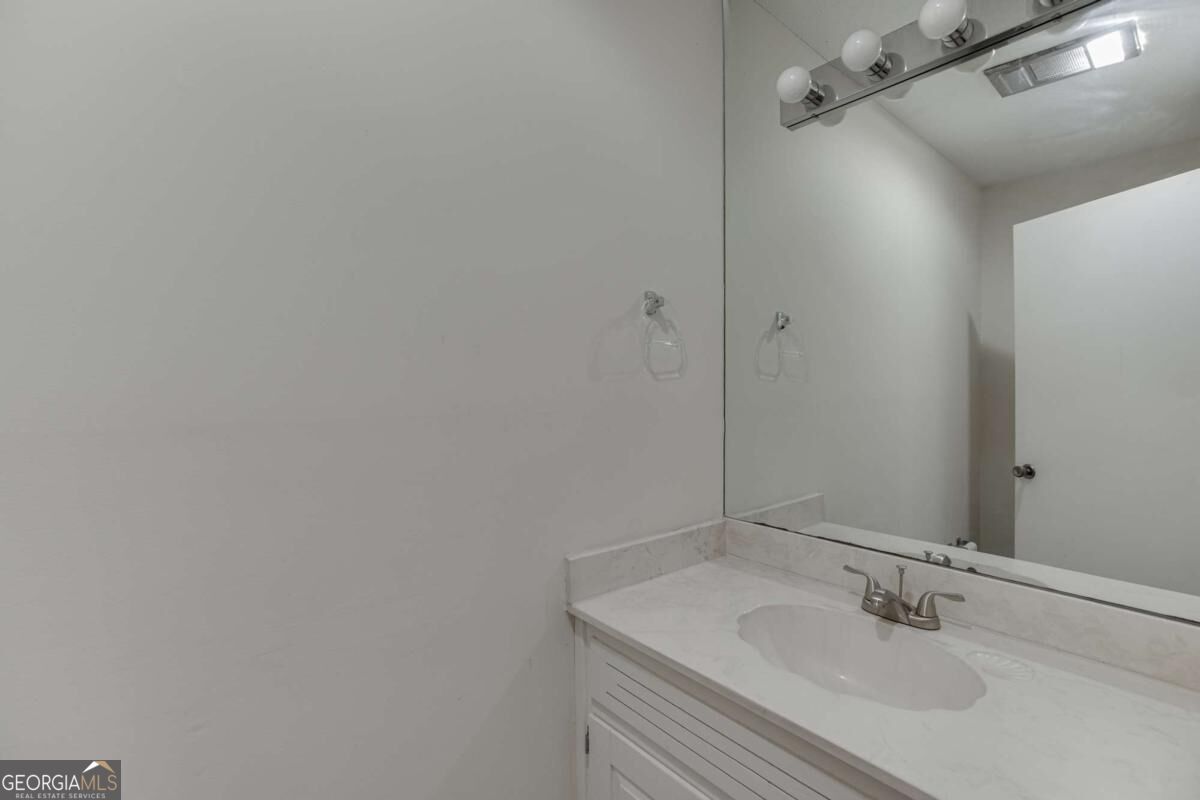 27 Willowick Drive Property Photo 19