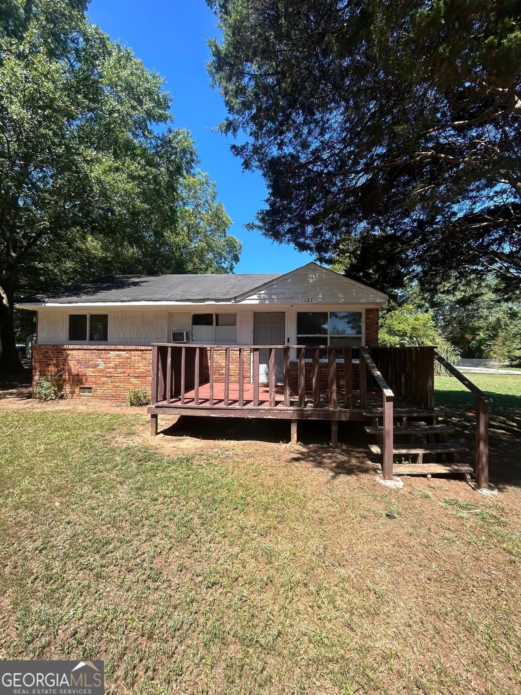 127 Hinton Drive Property Photo 1