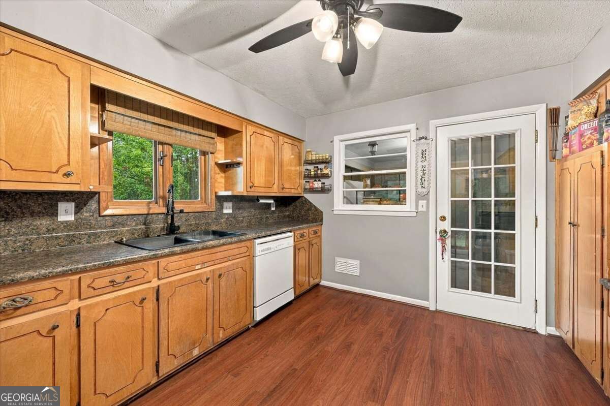 169 Lafayett Road Property Photo 11