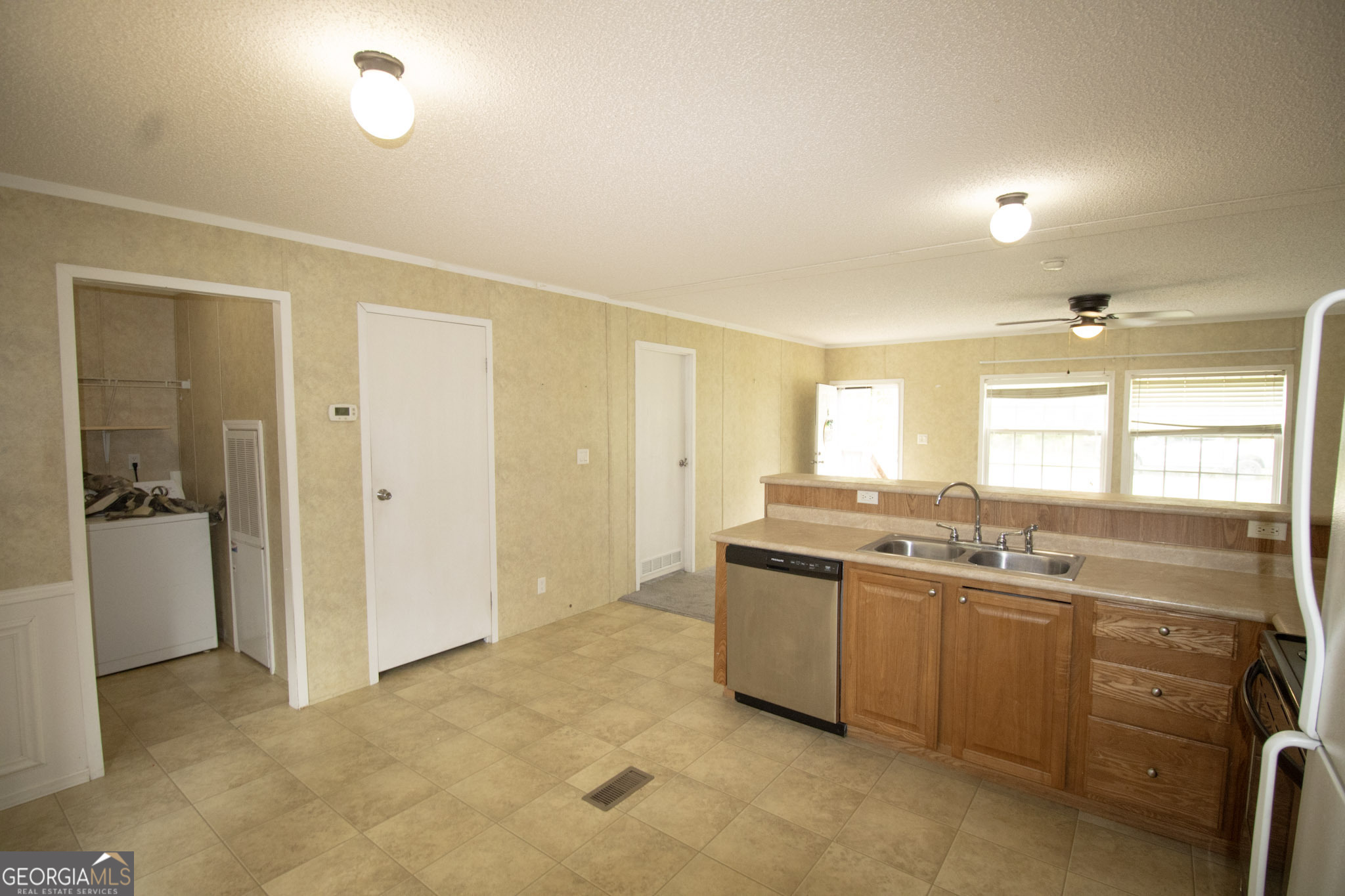 1776 Zettwell Road Property Photo 6