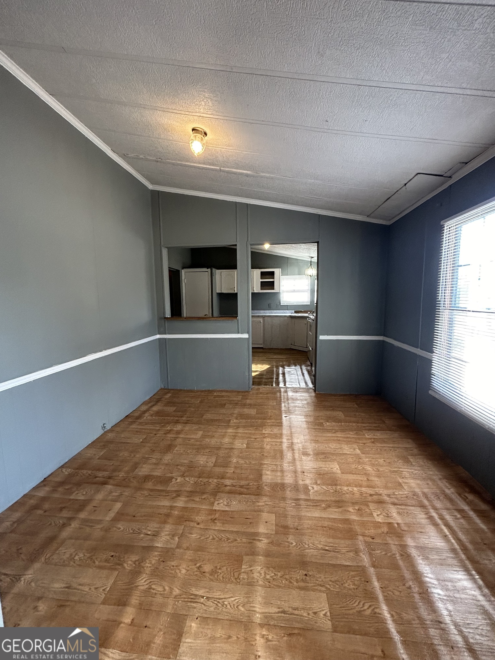 100 Greenview Drive Property Photo 4