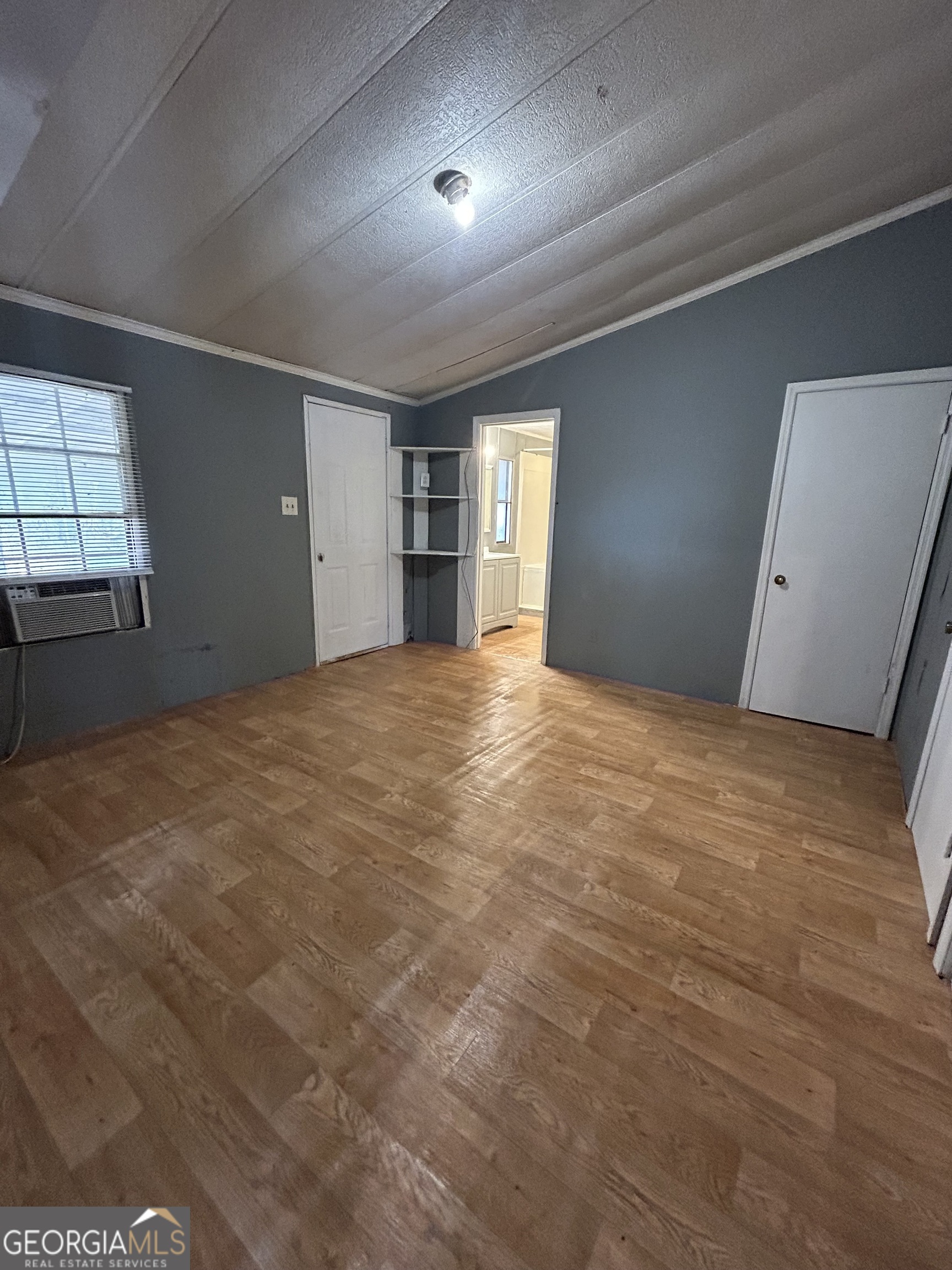 100 Greenview Drive Property Photo 5