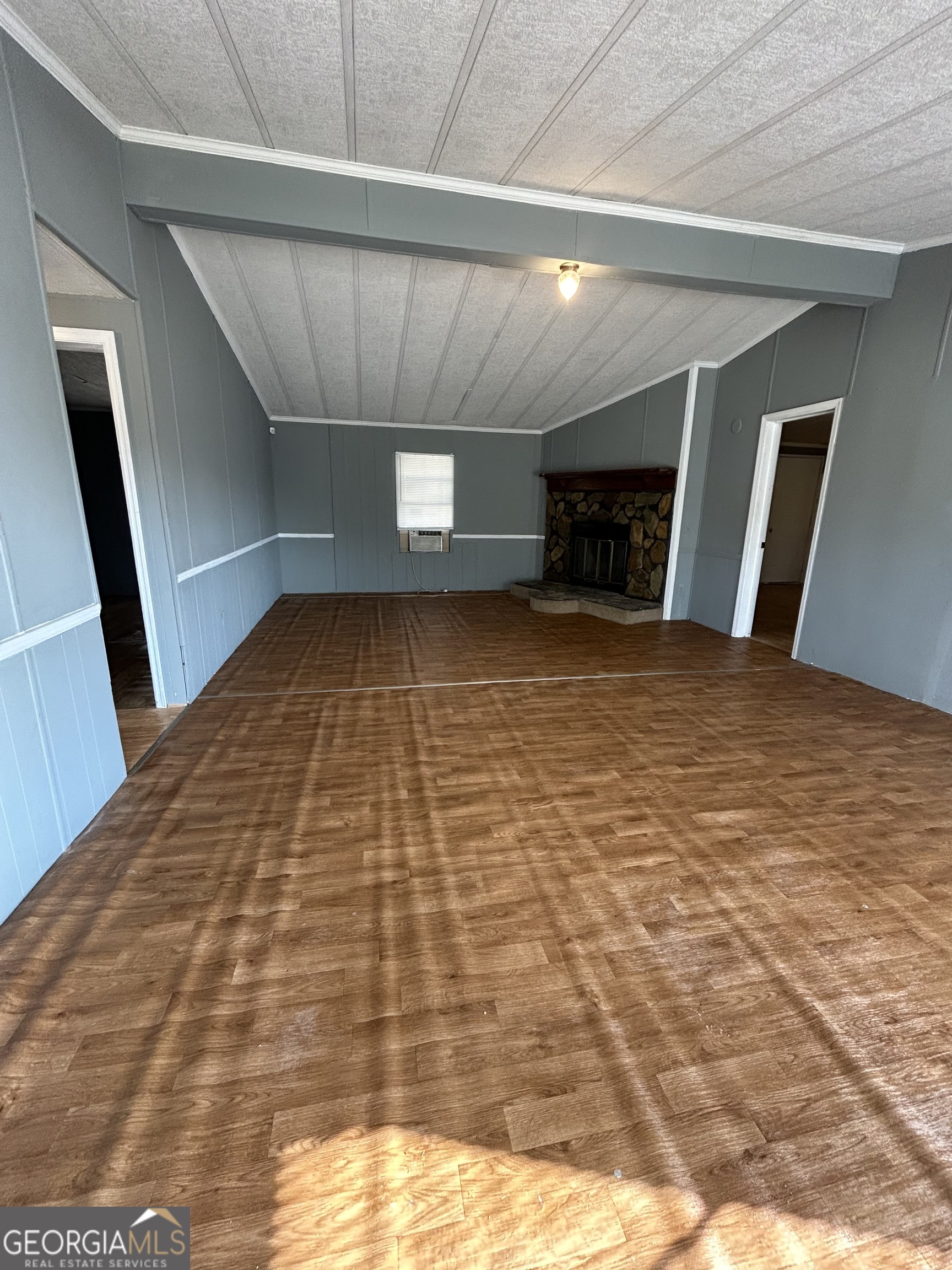 100 Greenview Drive Property Photo 7