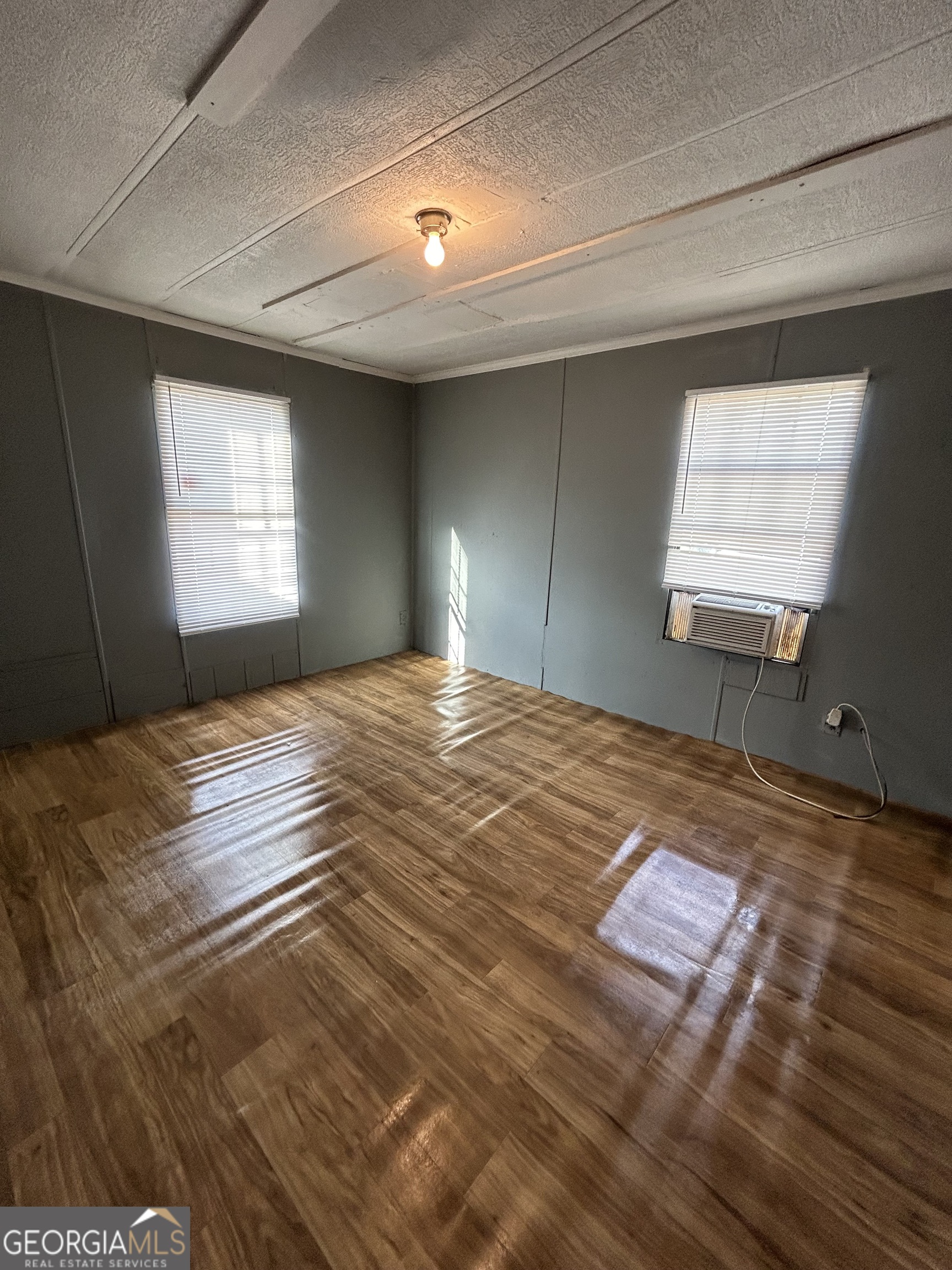 100 Greenview Drive Property Photo 9