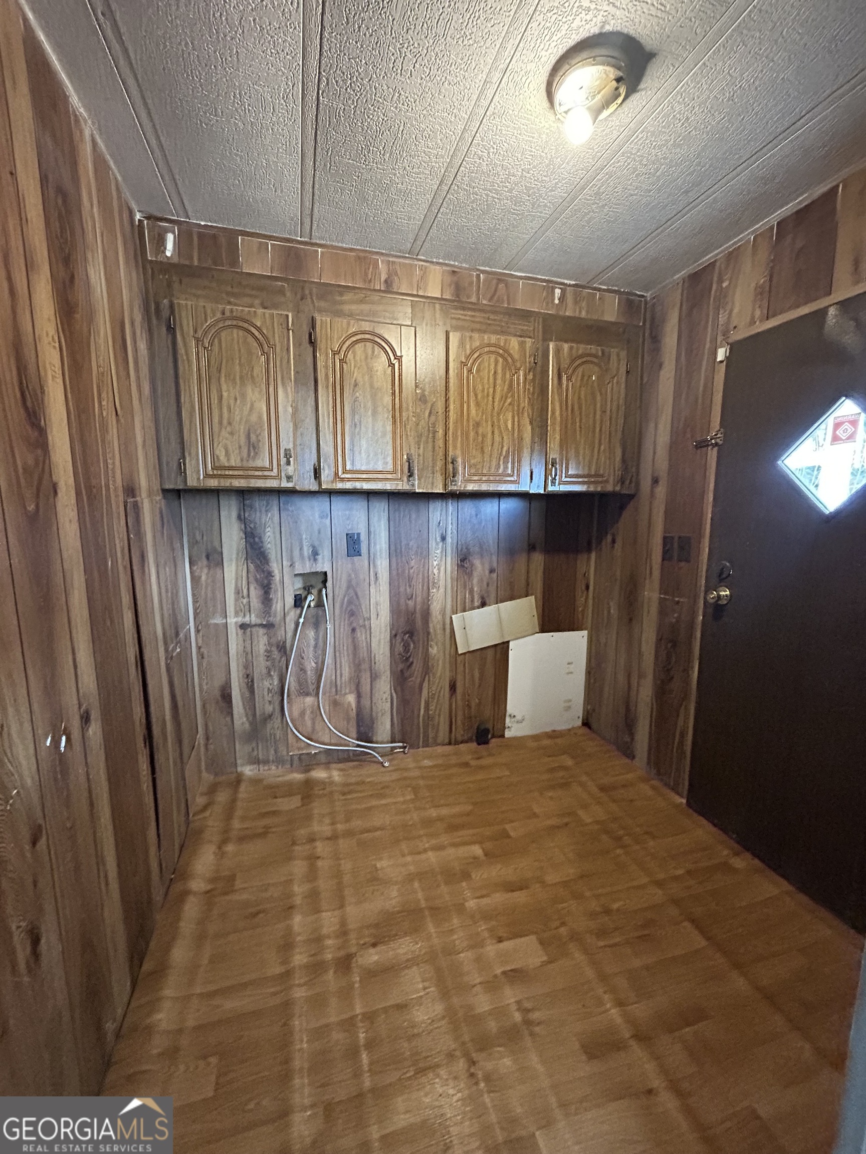 100 Greenview Drive Property Photo 10