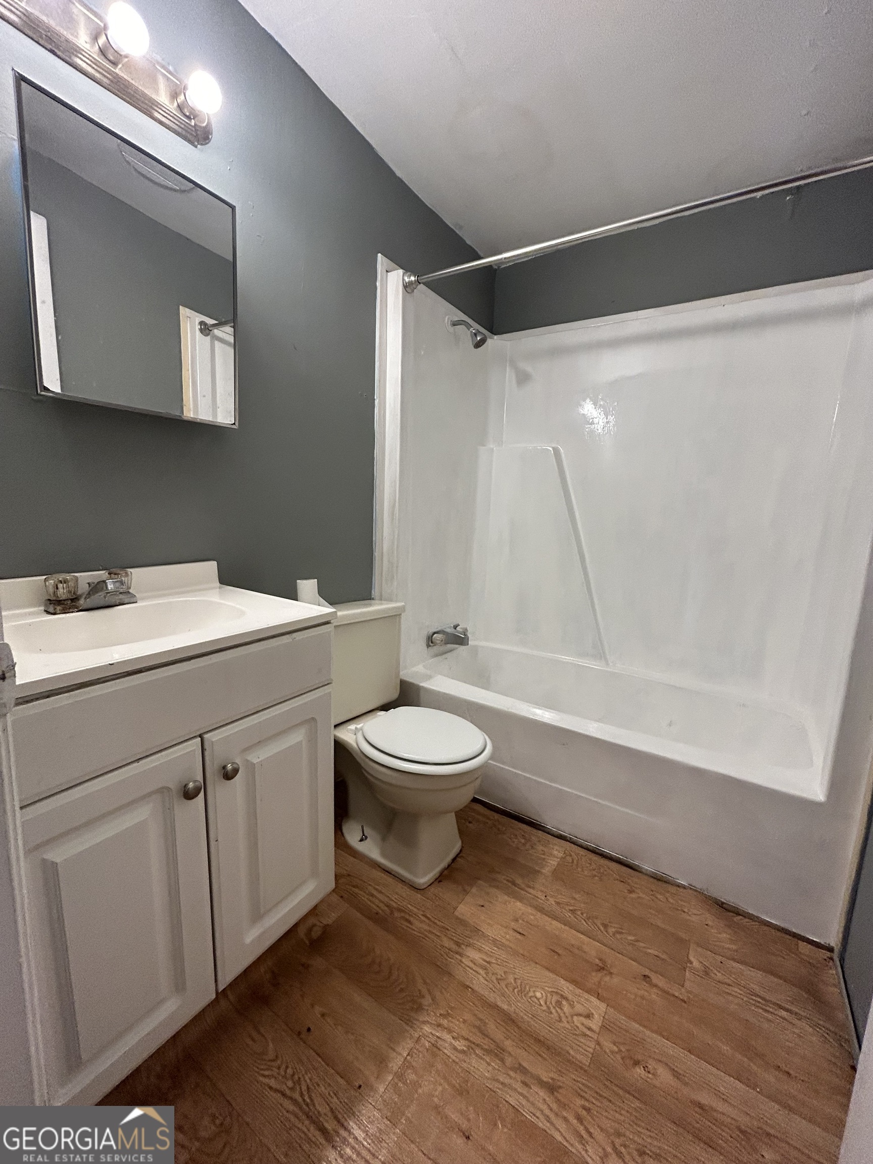 100 Greenview Drive Property Photo 11