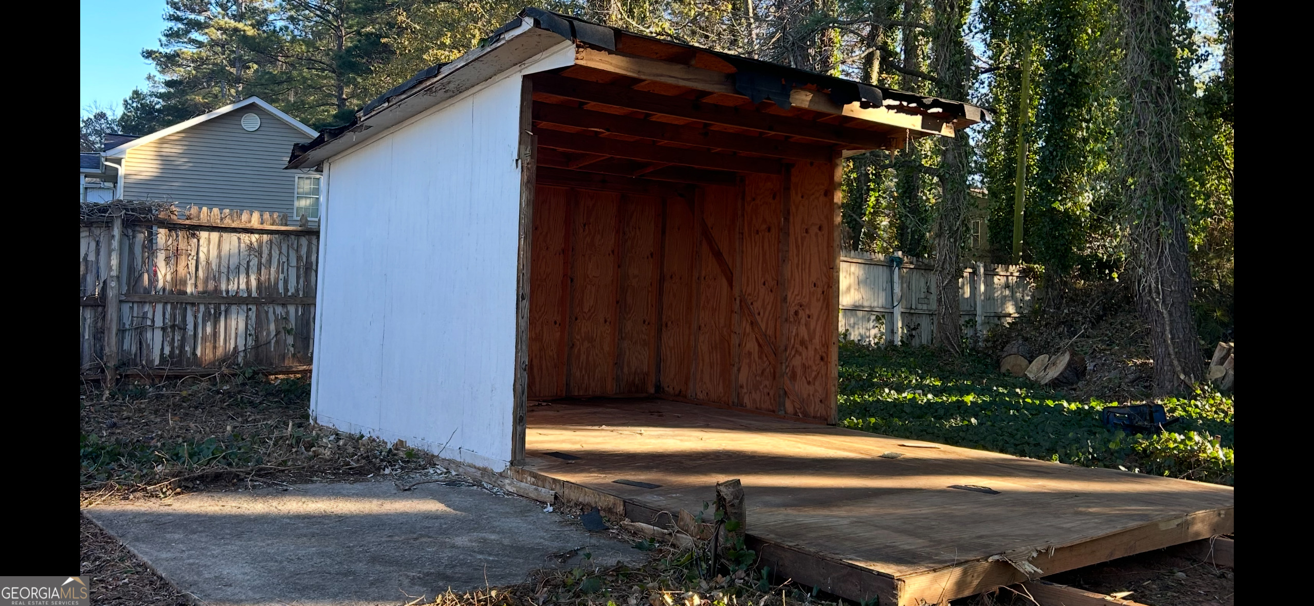 100 Greenview Drive Property Photo 13