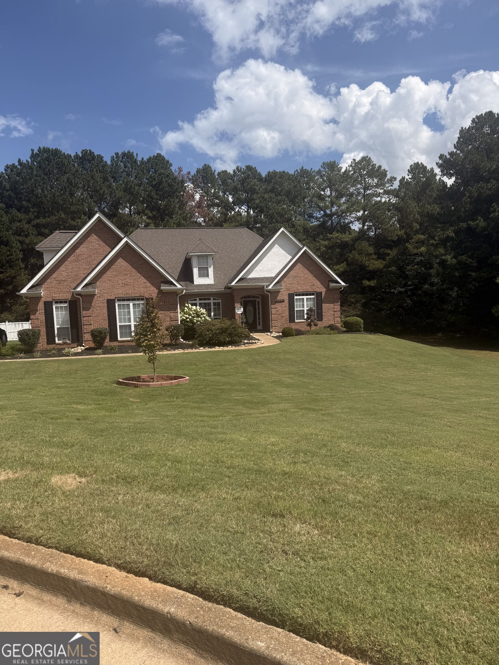 1008 Elaine Court Property Photo 1
