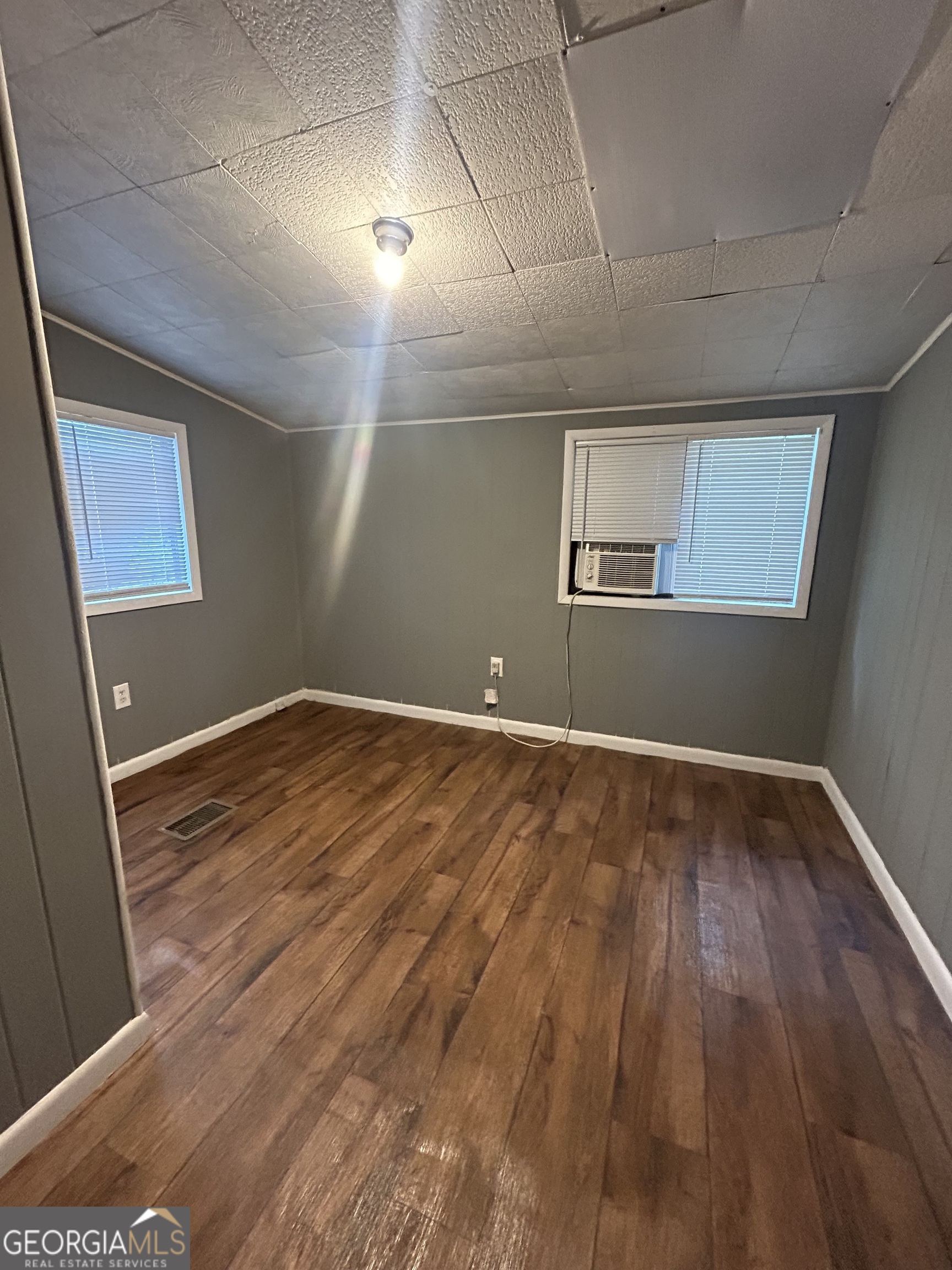 330 Meadowbrook Drive Property Photo 4