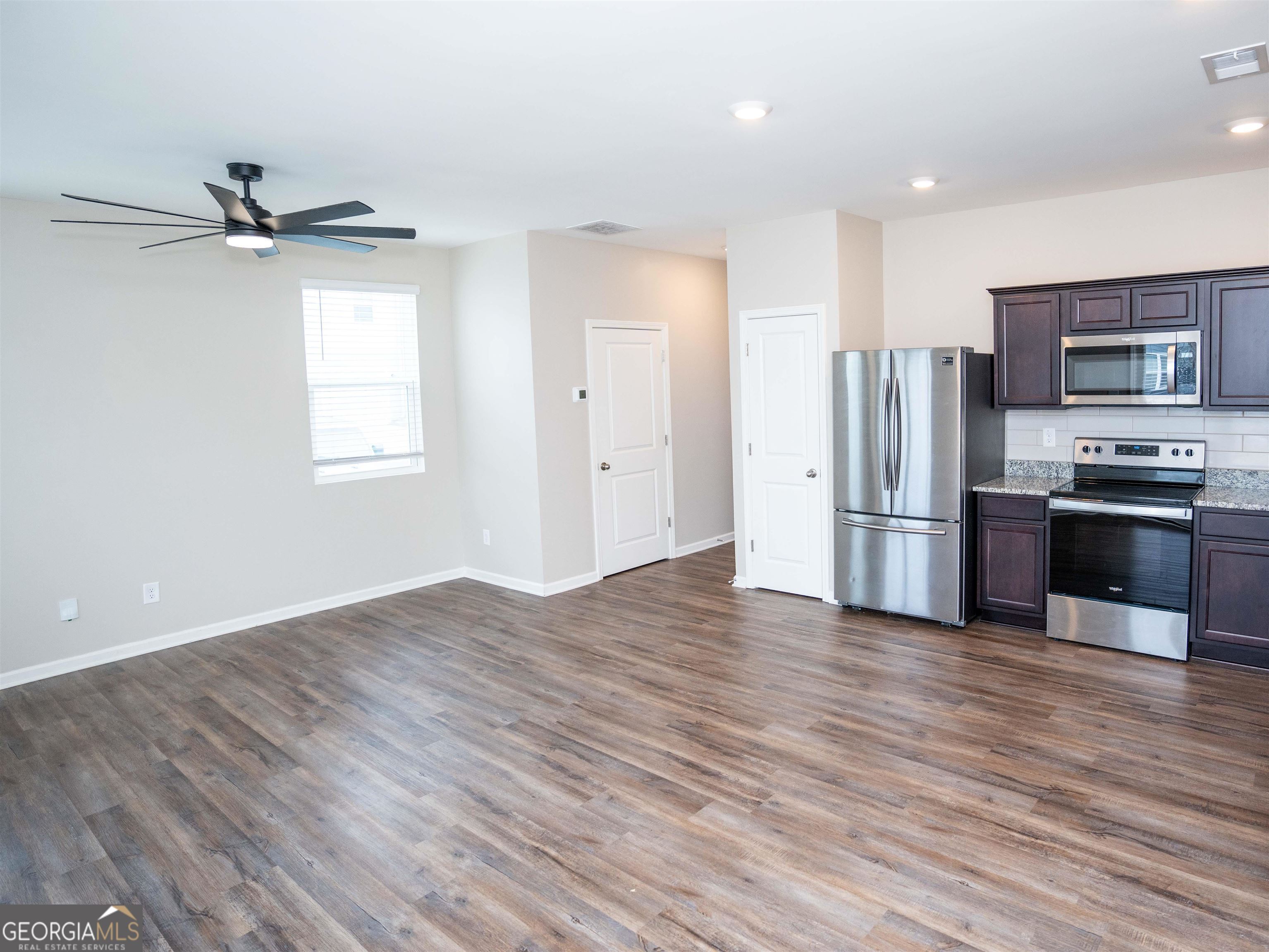 249 Grand Central Way Property Photo 4