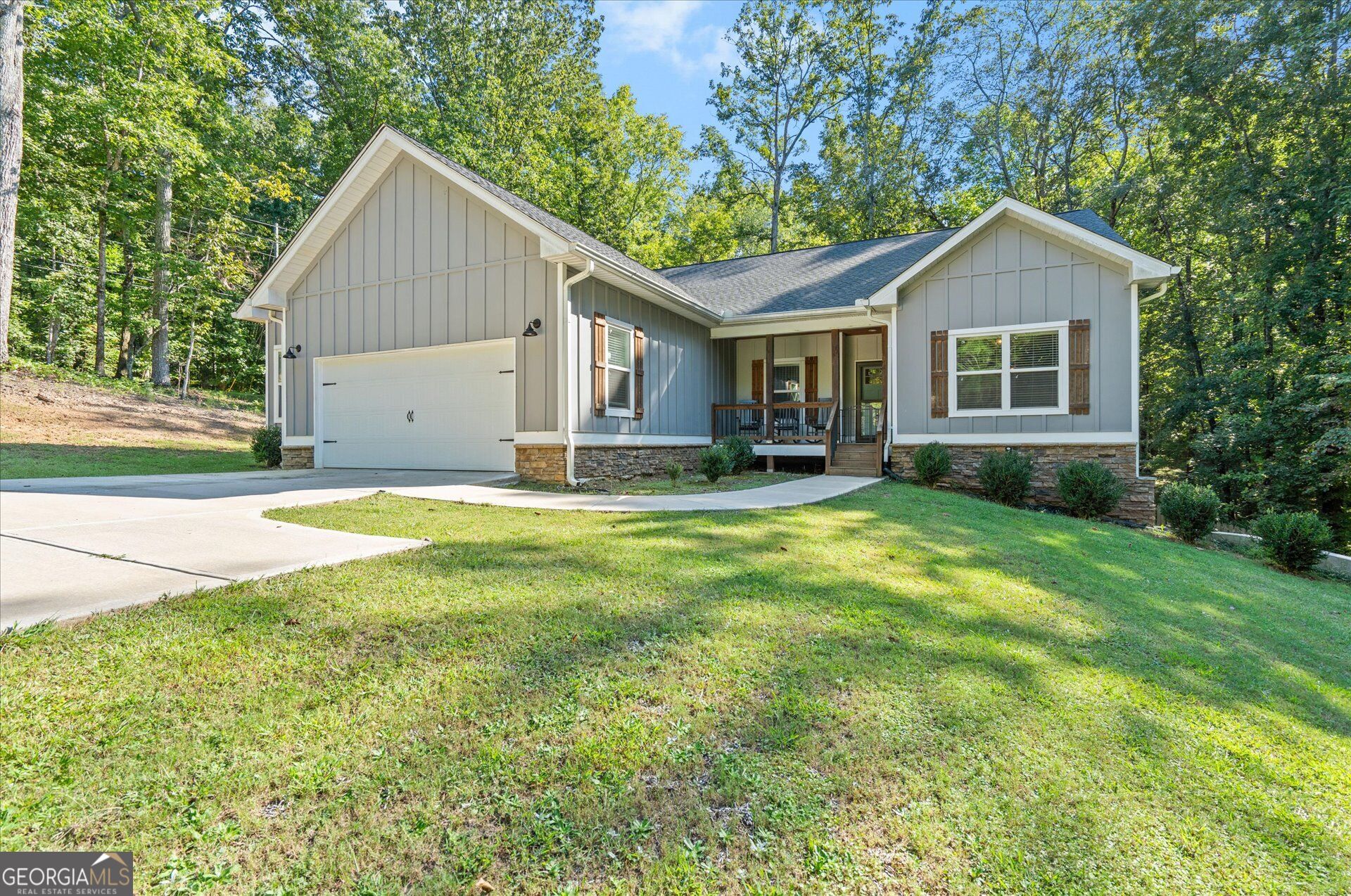 3104 Lakeview Parkway Property Photo 1