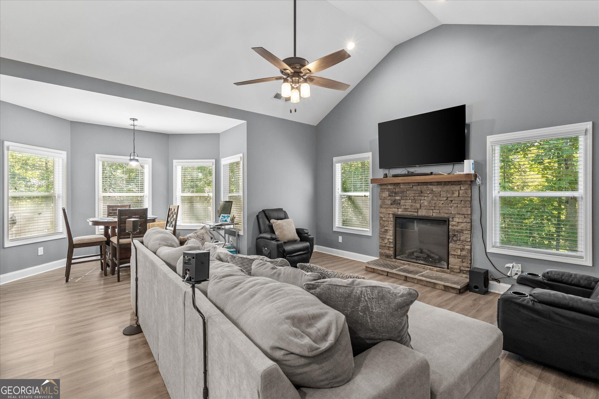 3104 Lakeview Parkway Property Photo 3