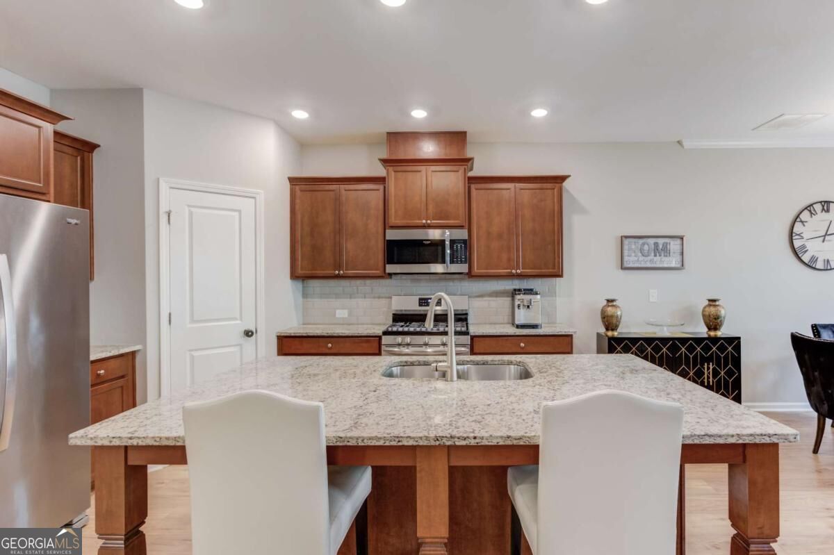1182 Lanier Willow Path Property Photo 8