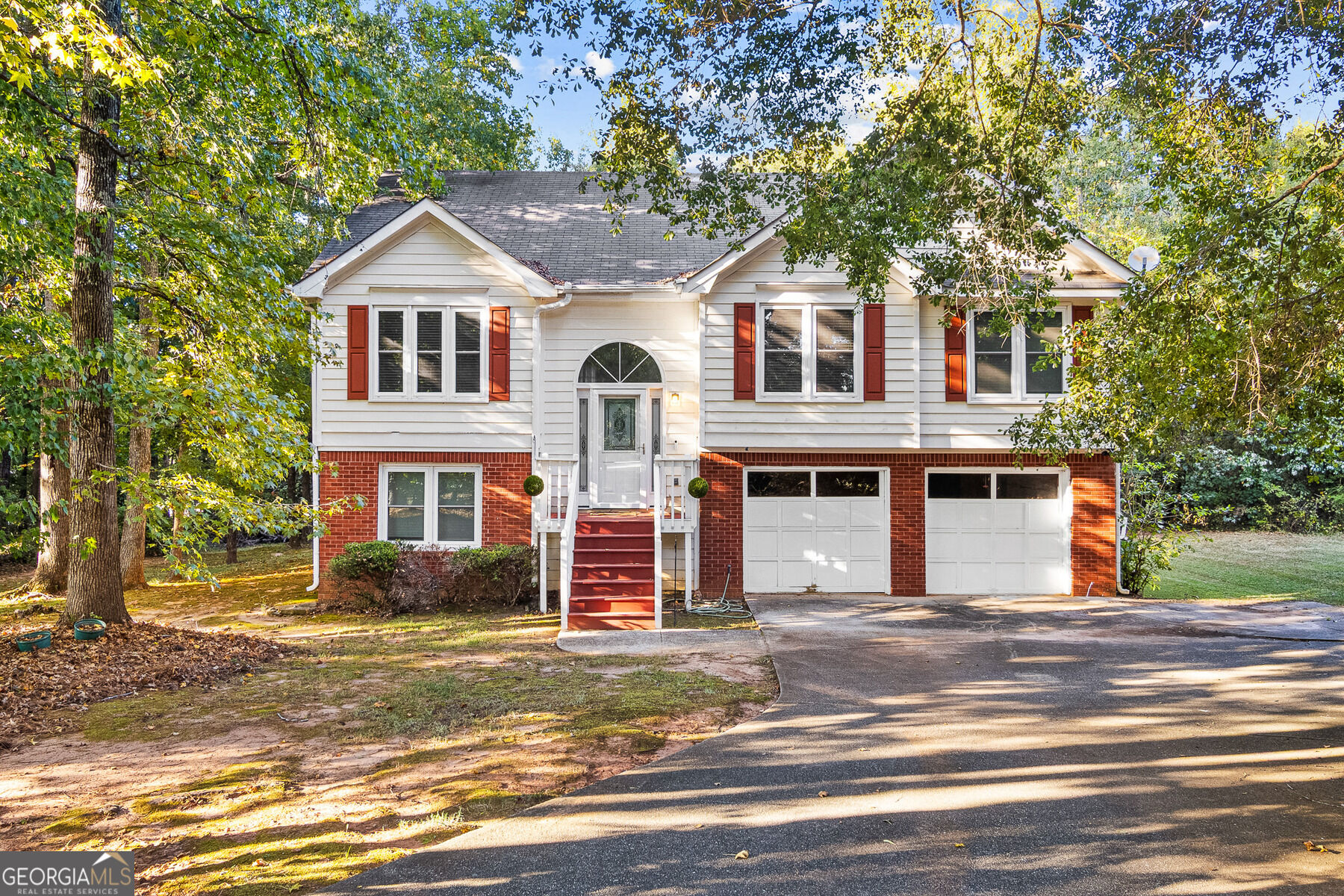 215 Somerset Drive Property Photo 1