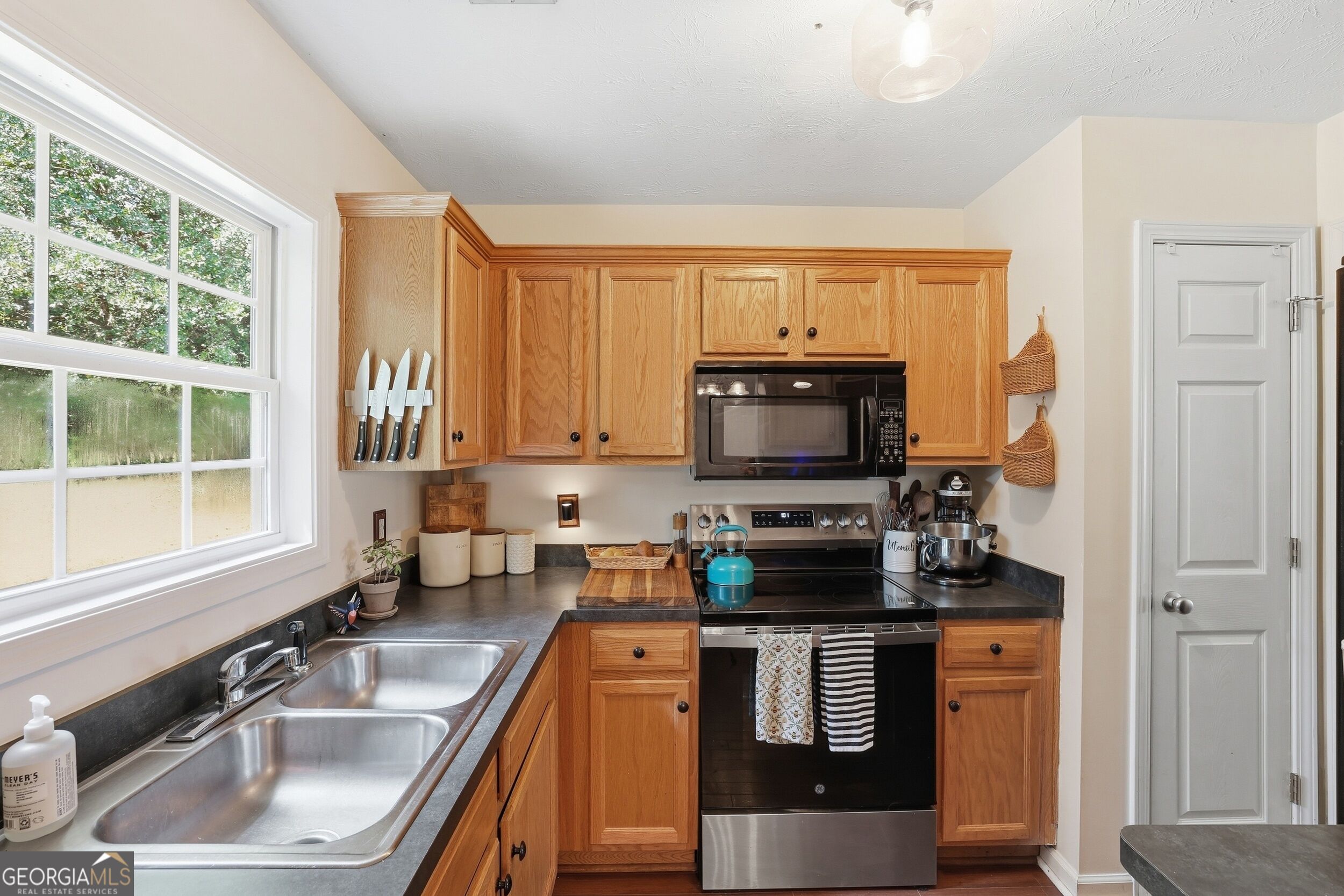 10 Strickland Way Property Photo 6