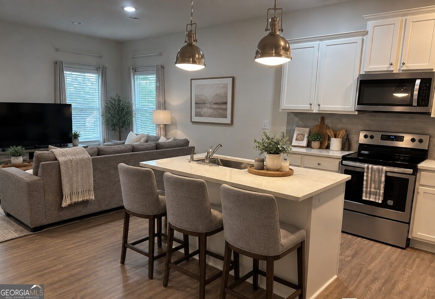 365 Lorien Way Property Photo 3