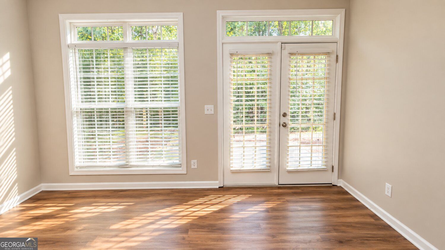 6276 Colonial View Property Photo 9
