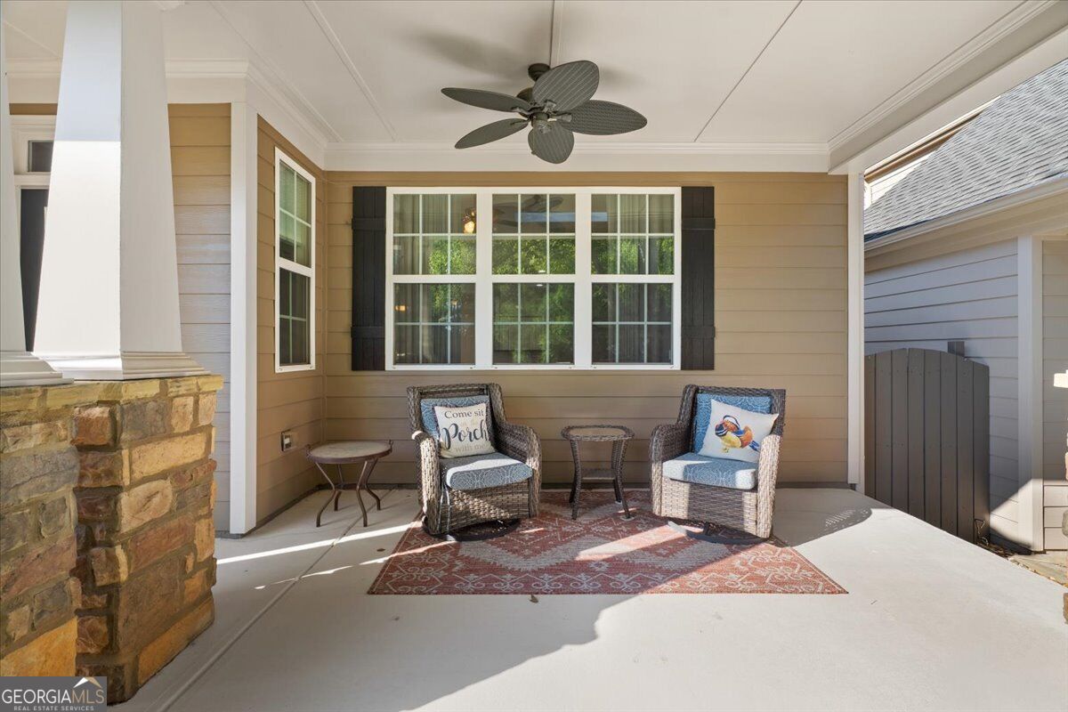 301 Glens Way Property Photo 4