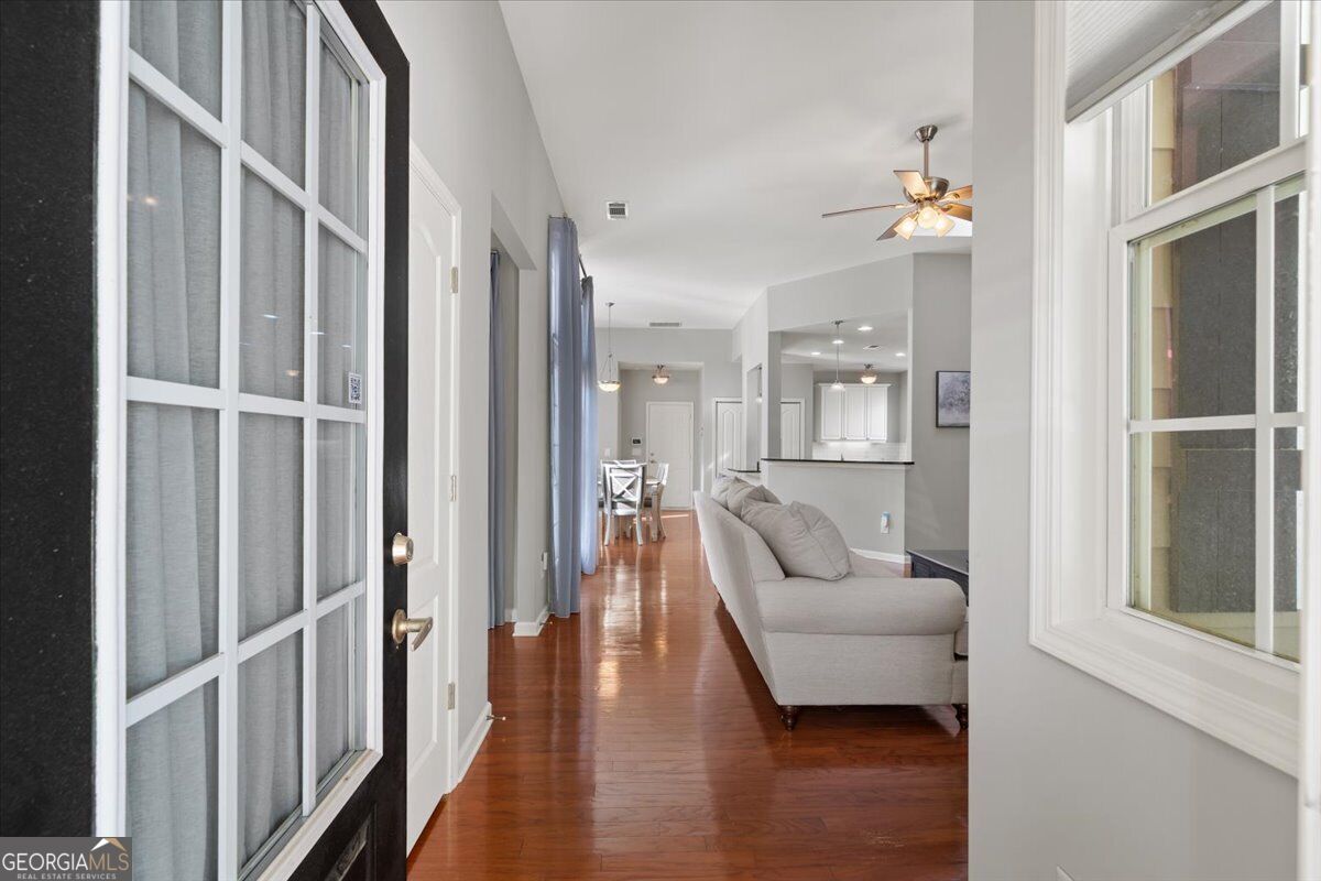 301 Glens Way Property Photo 6