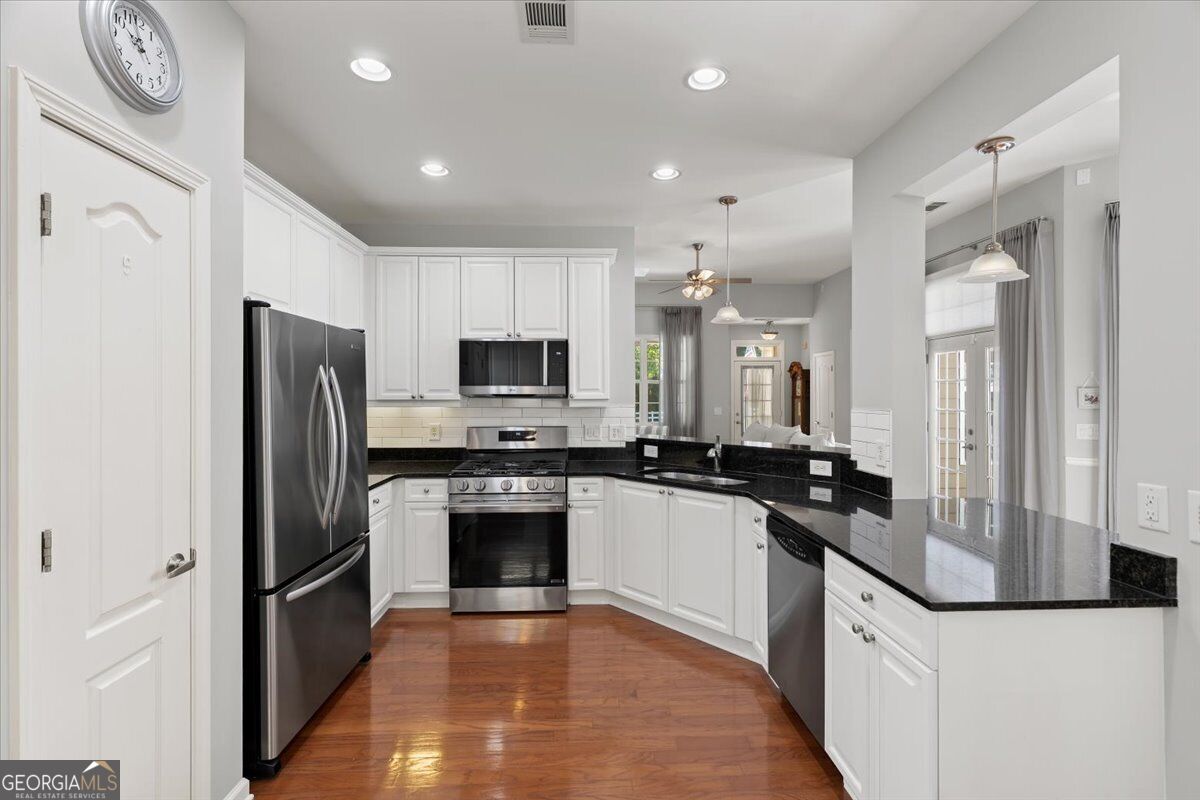 301 Glens Way Property Photo 15