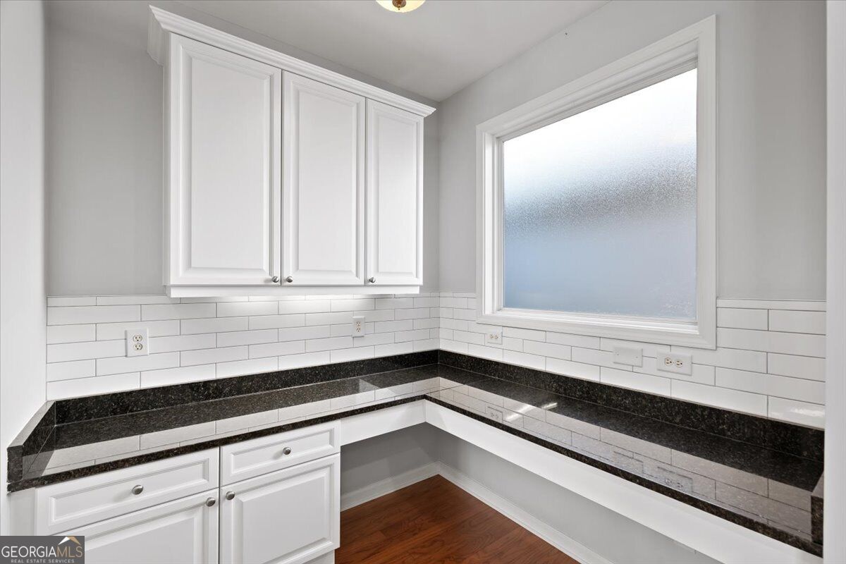 301 Glens Way Property Photo 17