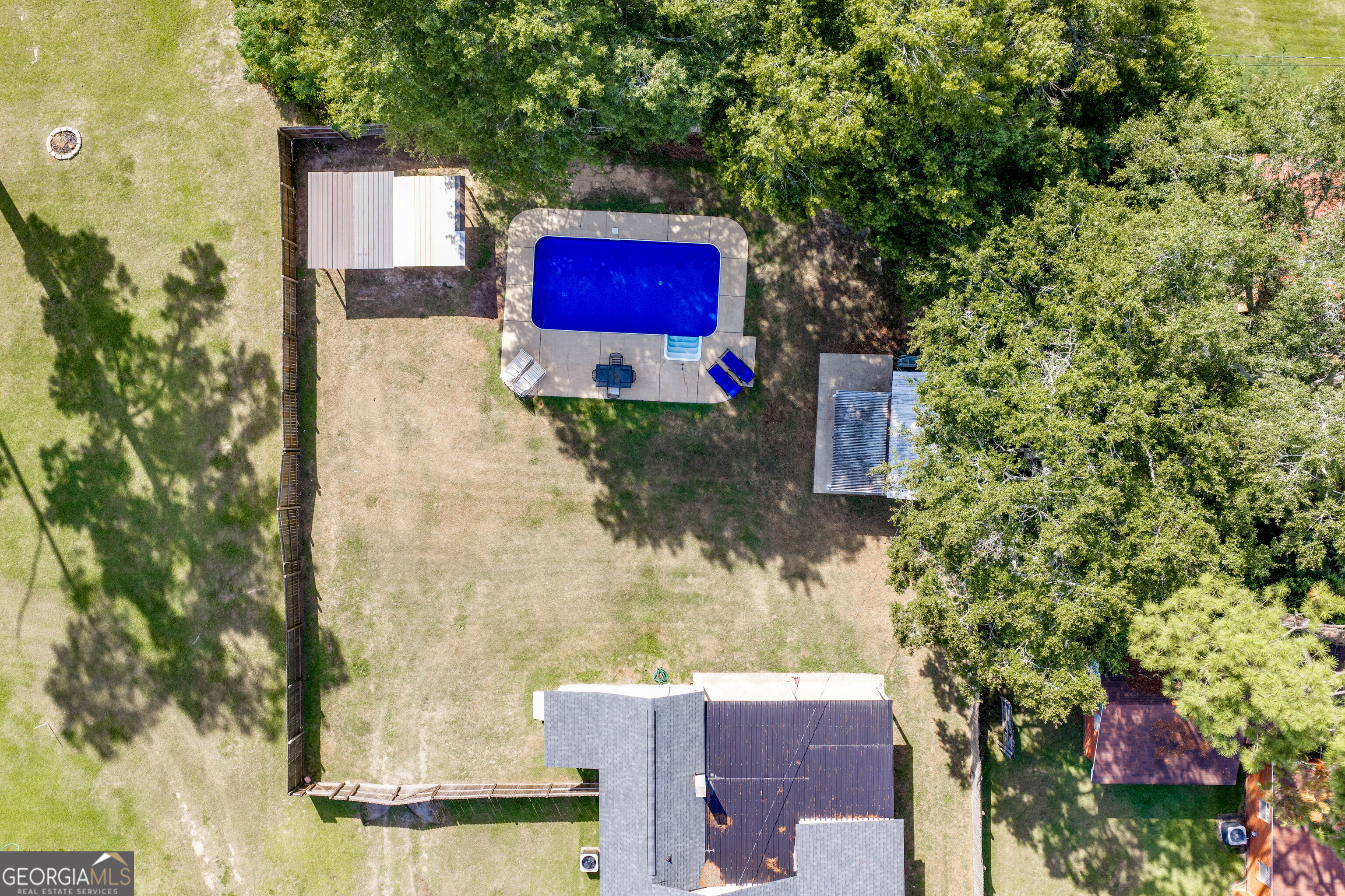 404 S Newcombe Avenue Property Photo 3