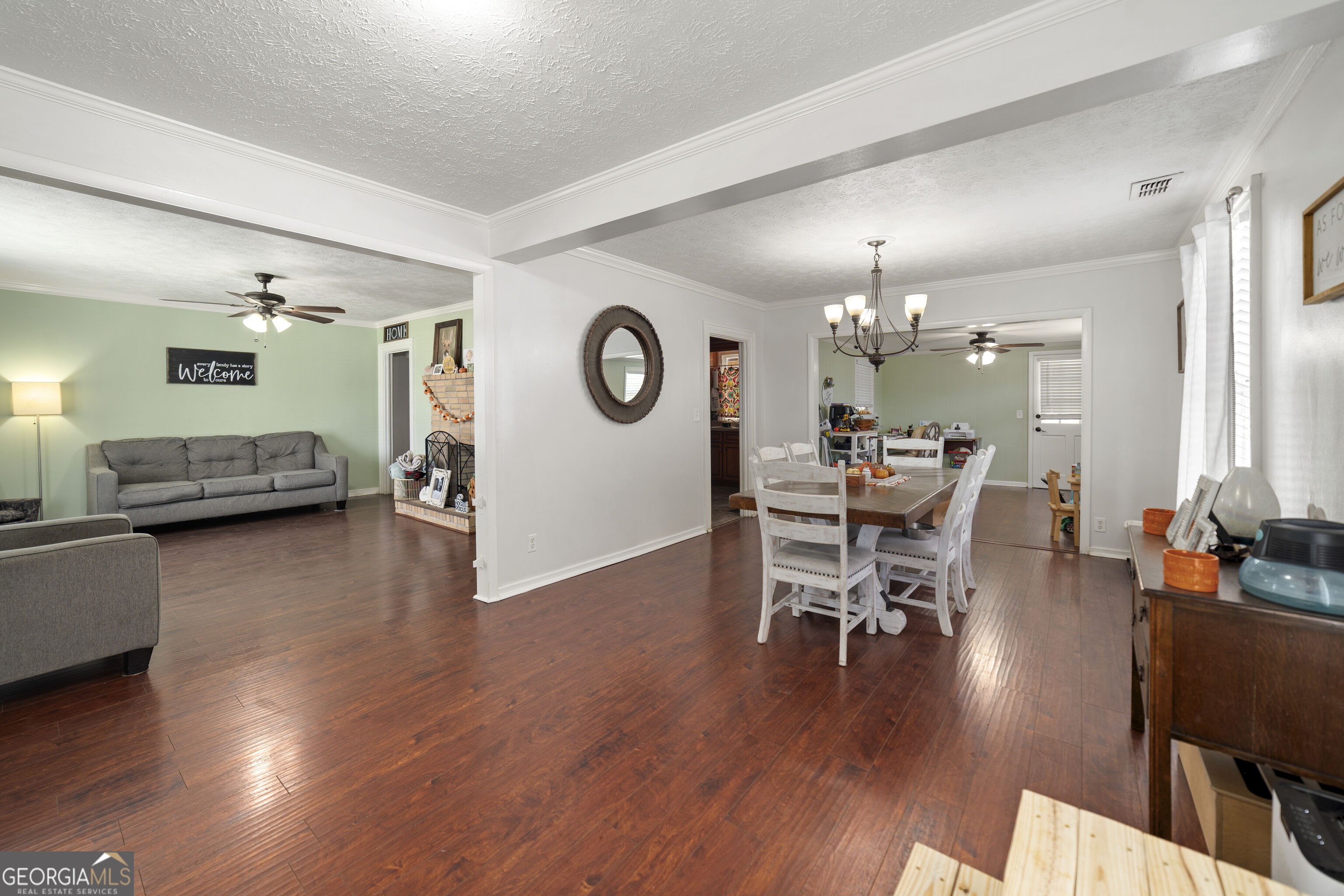 404 S Newcombe Avenue Property Photo 6
