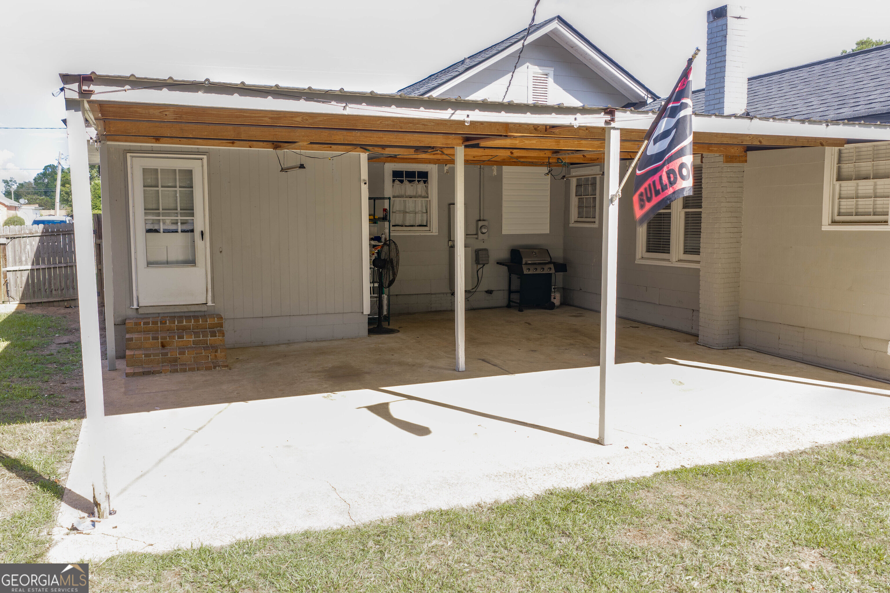 404 S Newcombe Avenue Property Photo 22