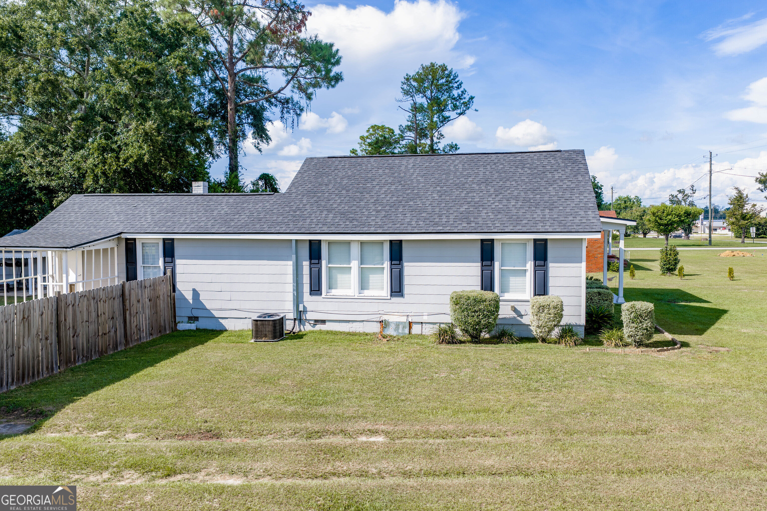404 S Newcombe Avenue Property Photo 27